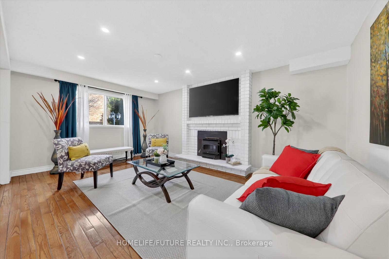 Photo 13 of 2 Lovel Avenue, Scarborough, Rouge — HOMEH