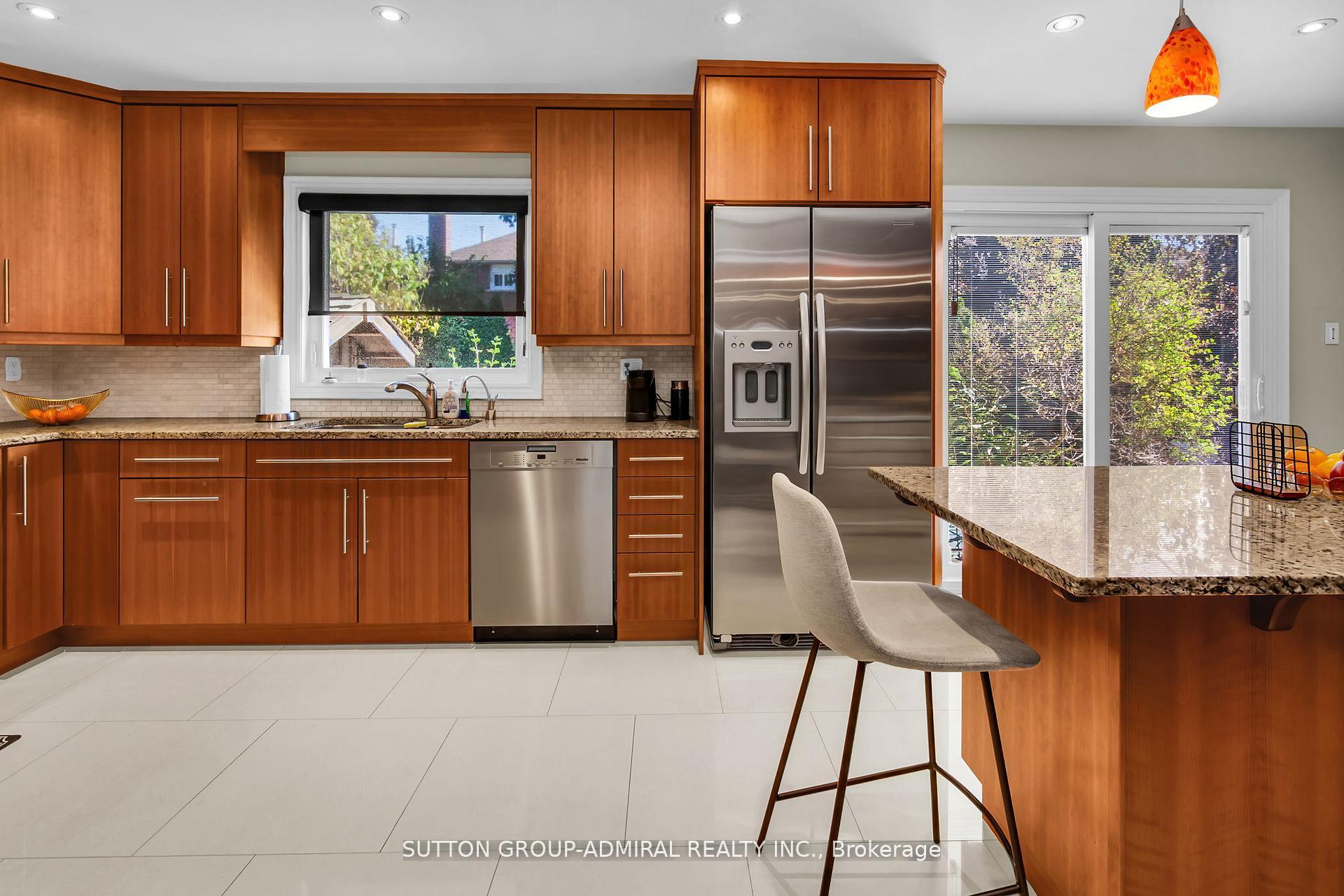 Photo 12 of 25 Grenadier Crescent, Vaughan, Beverley Glen — HOMEH