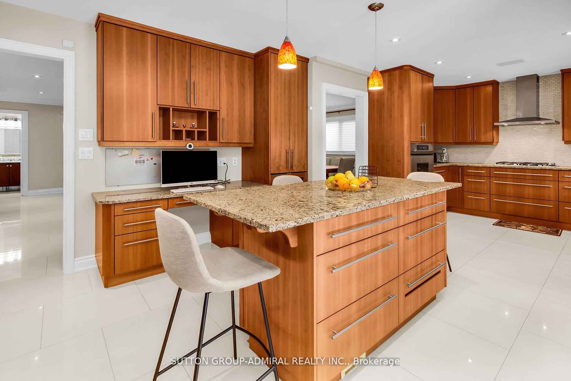 Photo 14 of 25 Grenadier Crescent, Vaughan, Beverley Glen — HOMEH