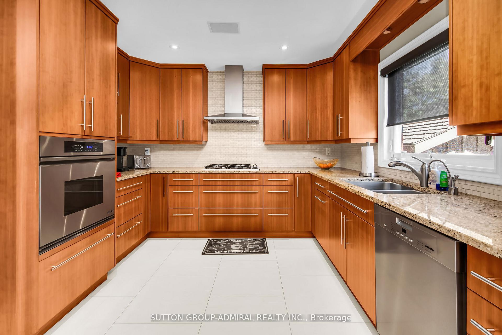 Photo 16 of 25 Grenadier Crescent, Vaughan, Beverley Glen — HOMEH