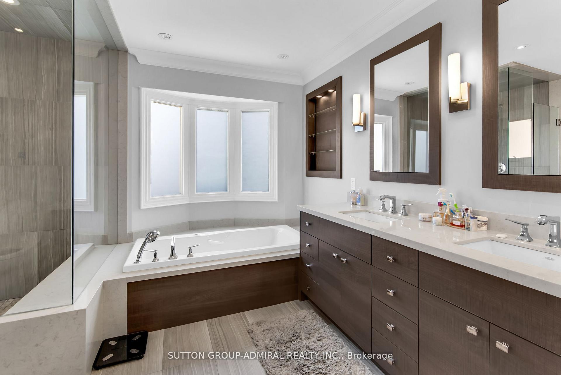 Photo 20 of 25 Grenadier Crescent, Vaughan, Beverley Glen — HOMEH
