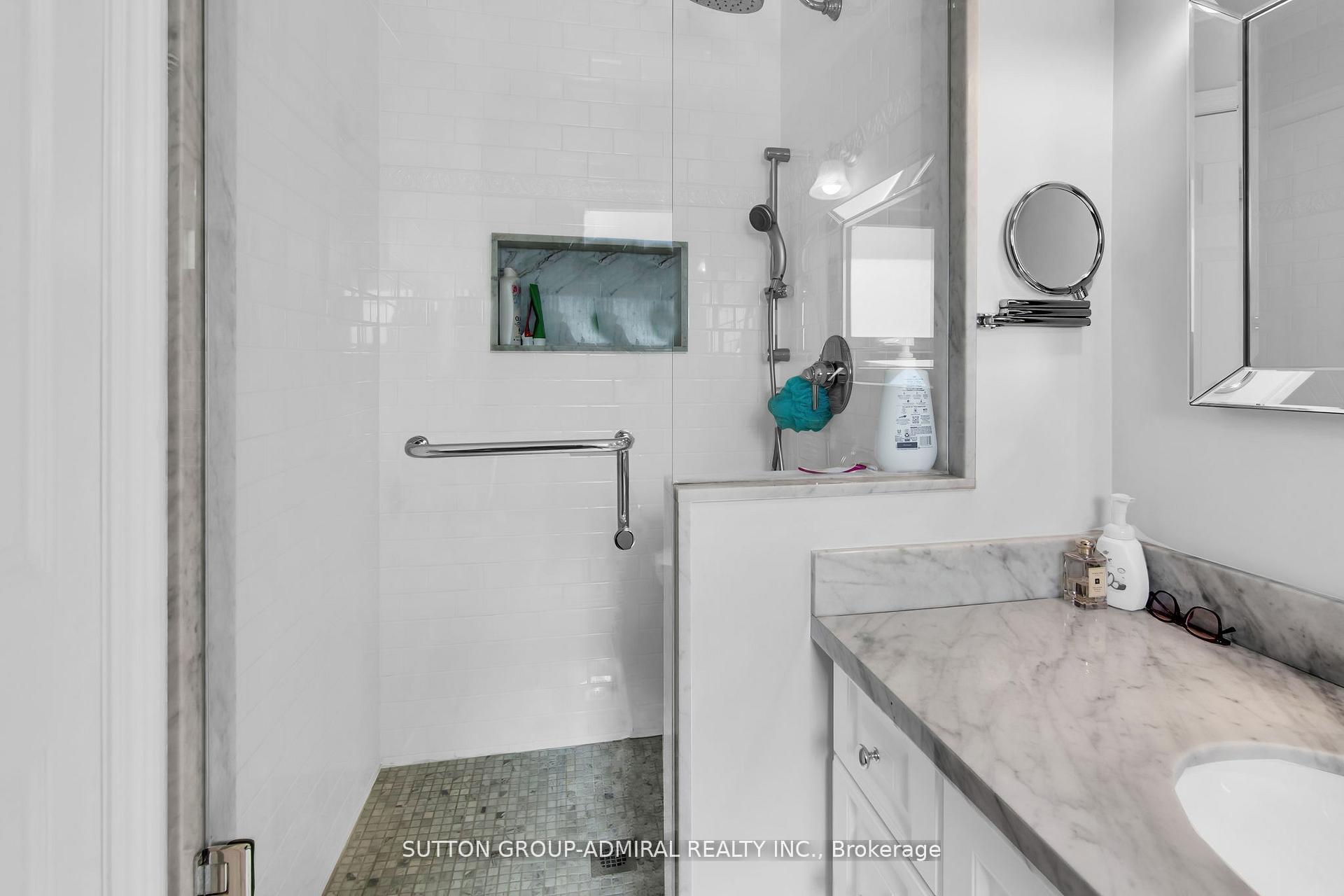 Photo 23 of 25 Grenadier Crescent, Vaughan, Beverley Glen — HOMEH