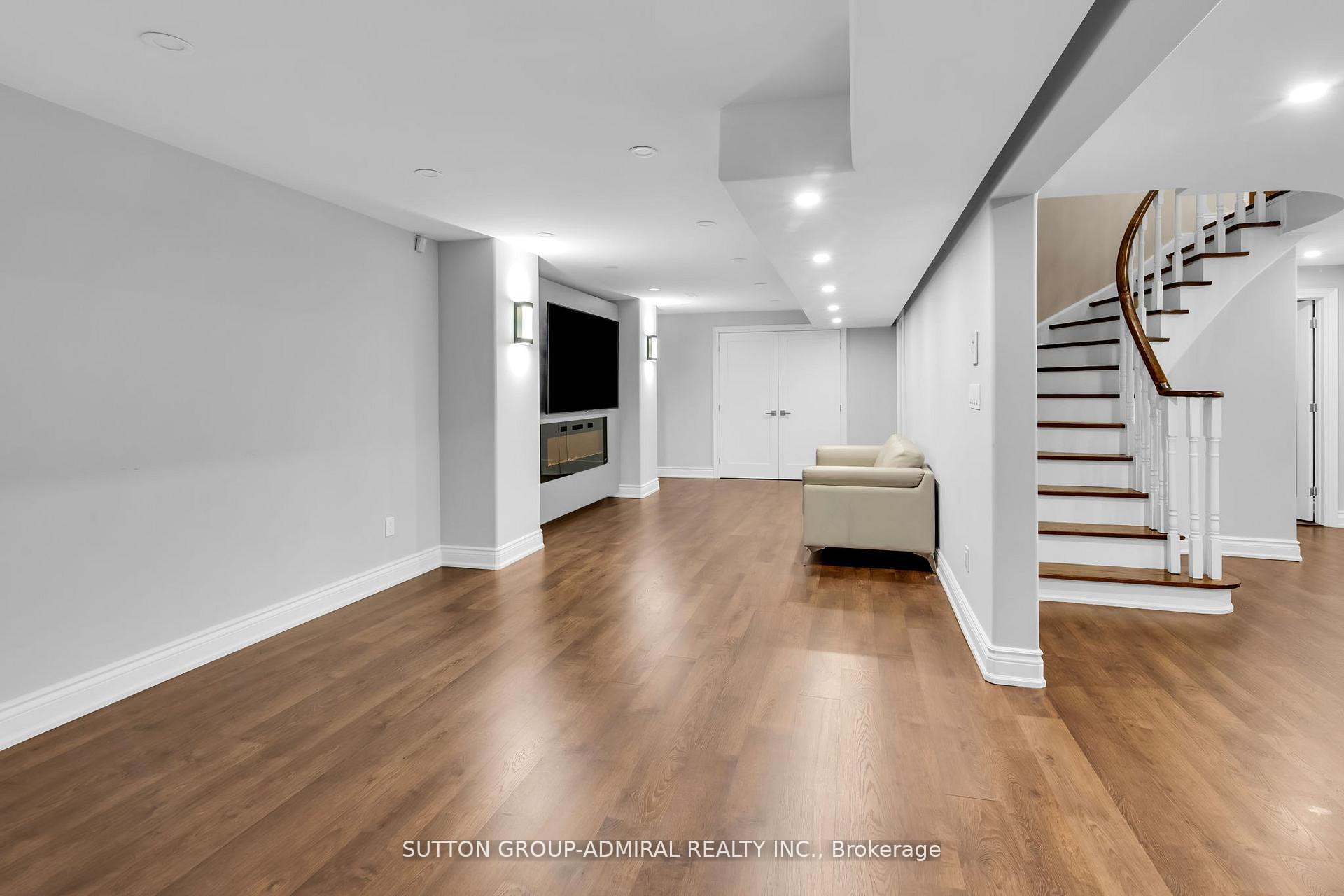 Photo 33 of 25 Grenadier Crescent, Vaughan, Beverley Glen — HOMEH