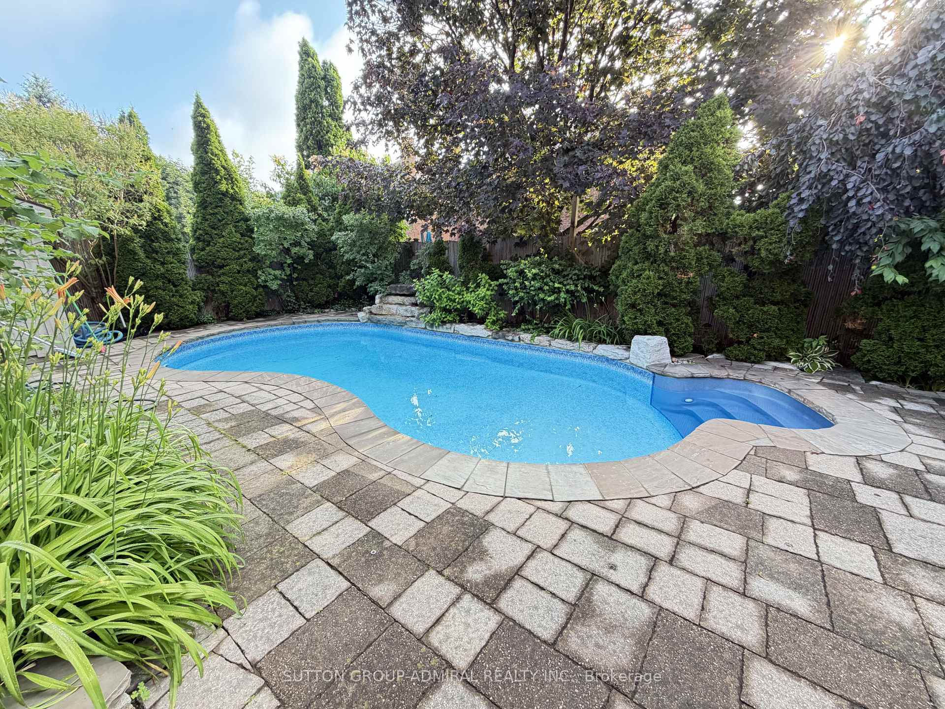 Photo 48 of 25 Grenadier Crescent, Vaughan, Beverley Glen — HOMEH
