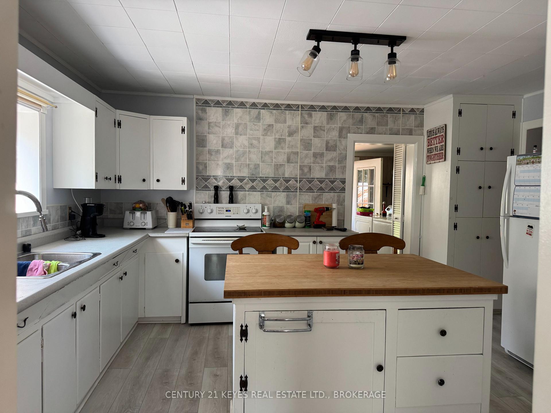 Photo 5 of 110 Elm Street, Gananoque, Gananoque — HOMEH