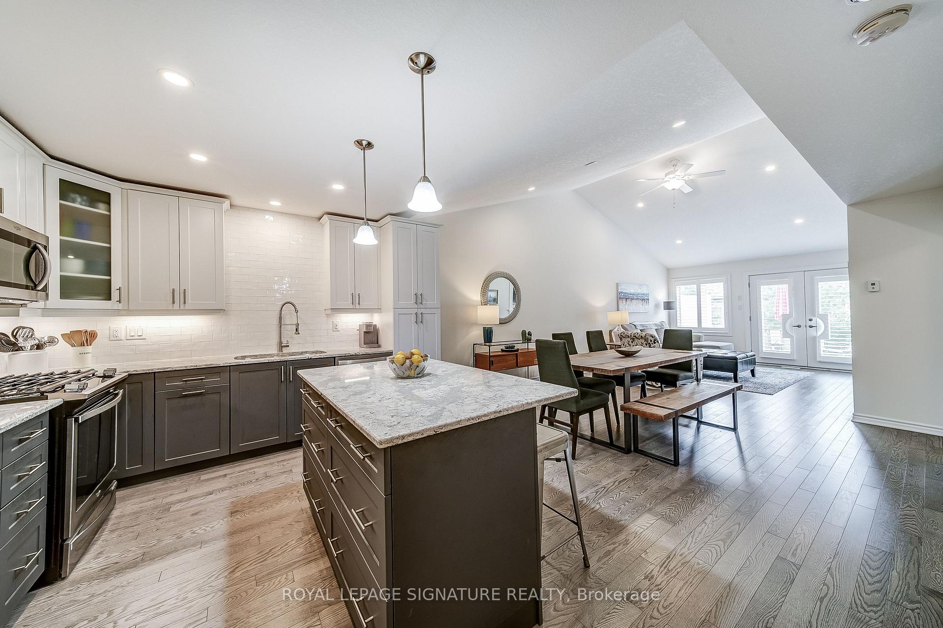 Photo 9 of 61 Ivy Crescent, Wasaga Beach — HOMEH