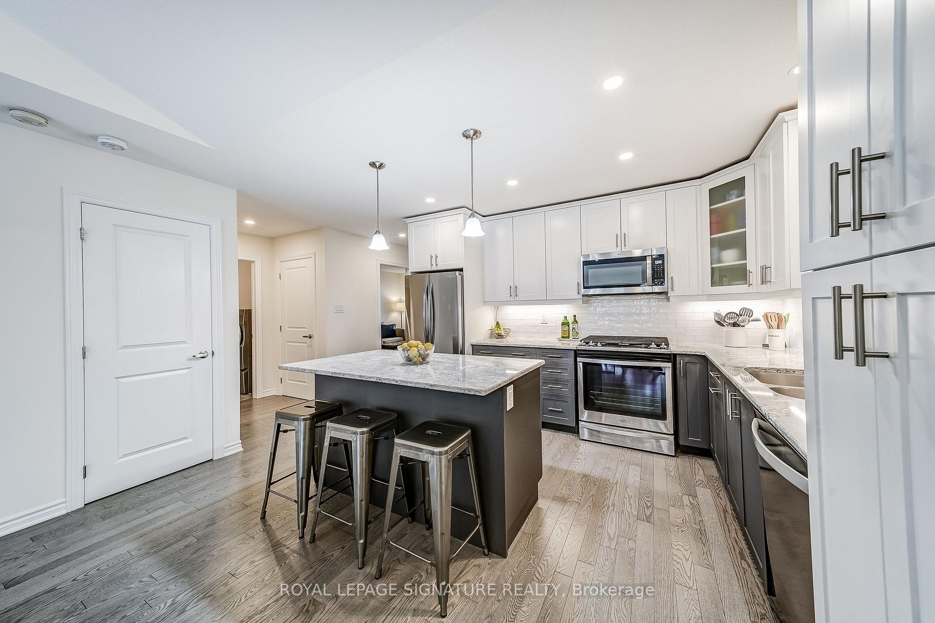 Photo 12 of 61 Ivy Crescent, Wasaga Beach — HOMEH