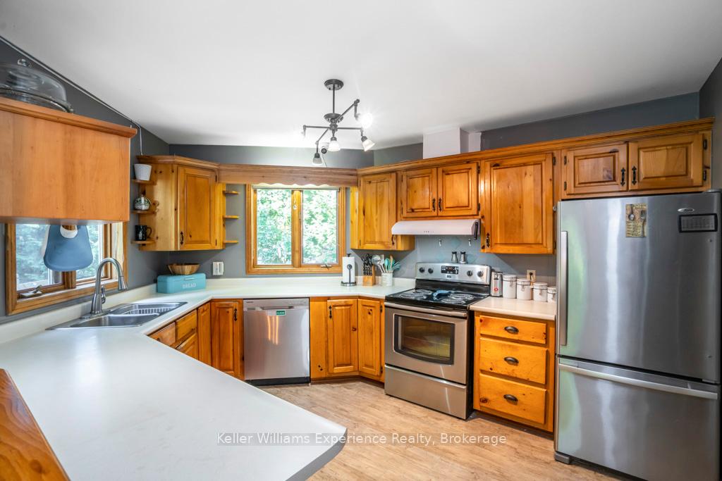 Photo 10 of 14 Oneida Crescent, Tiny, Rural Tiny — HOMEH