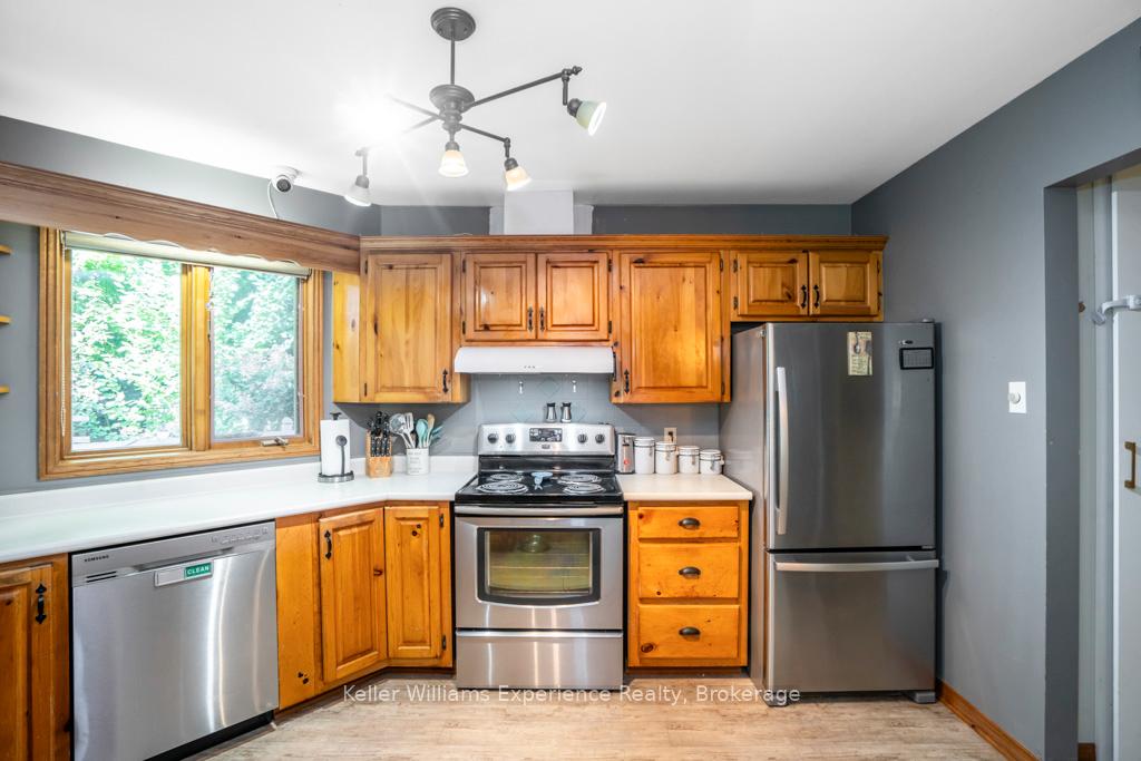 Photo 11 of 14 Oneida Crescent, Tiny, Rural Tiny — HOMEH