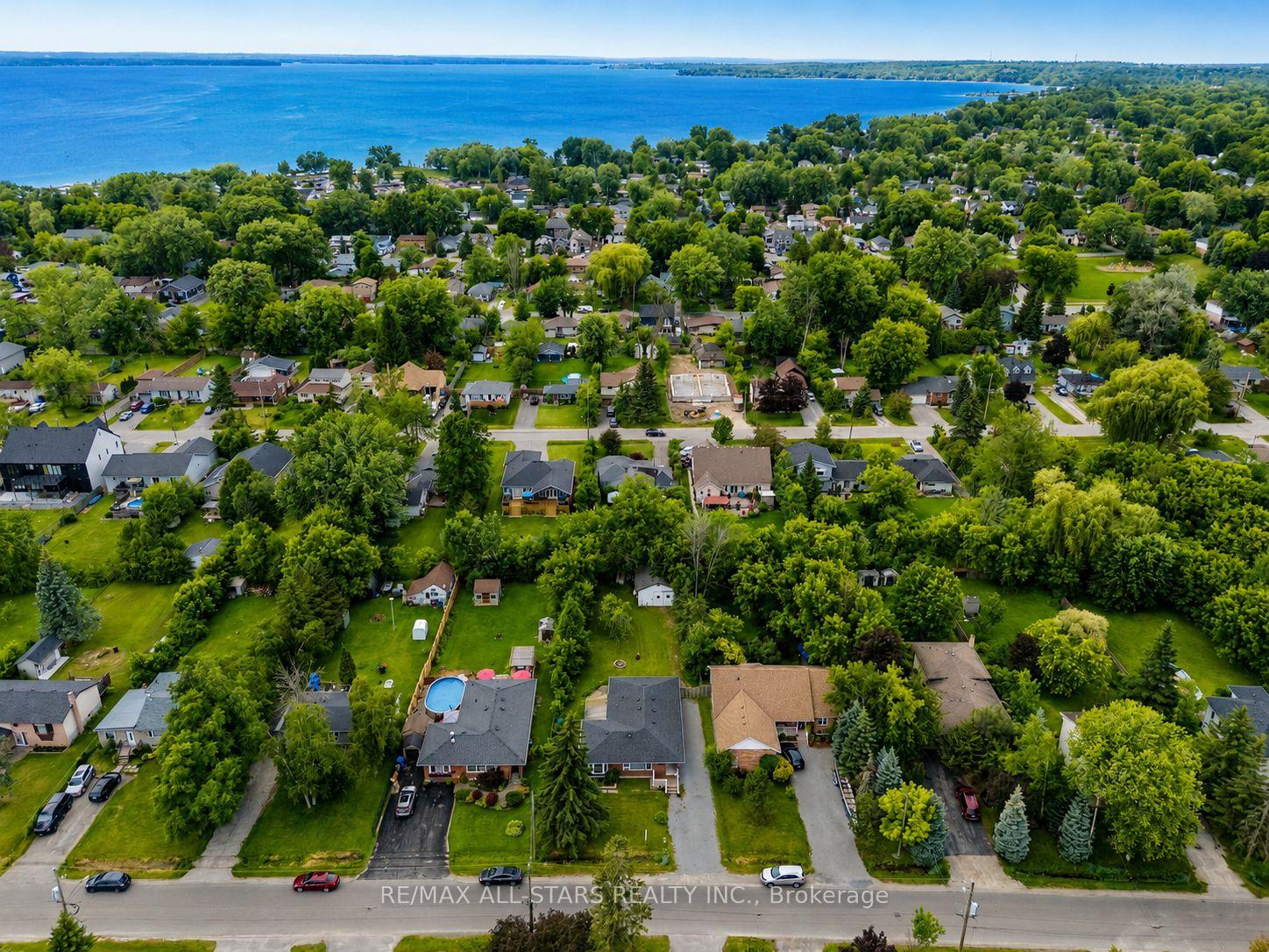 Photo 3 of 340 Walter Drive, Georgina, Keswick South — HOMEH