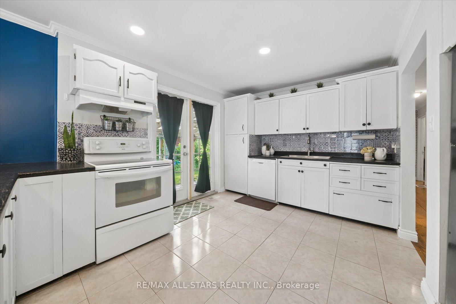 Photo 15 of 340 Walter Drive, Georgina, Keswick South — HOMEH