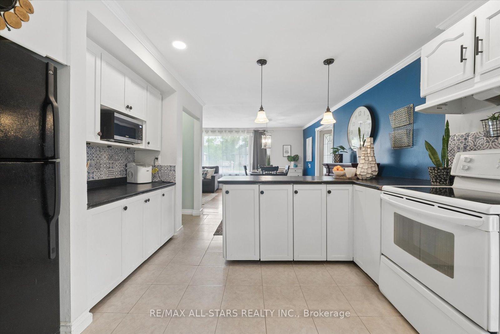Photo 18 of 340 Walter Drive, Georgina, Keswick South — HOMEH