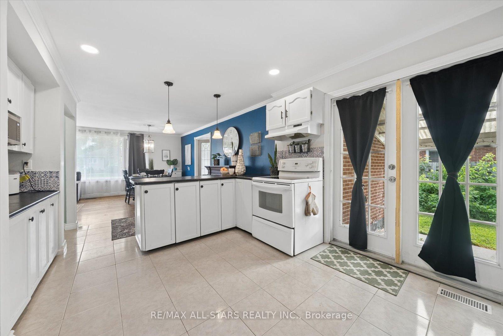 Photo 19 of 340 Walter Drive, Georgina, Keswick South — HOMEH