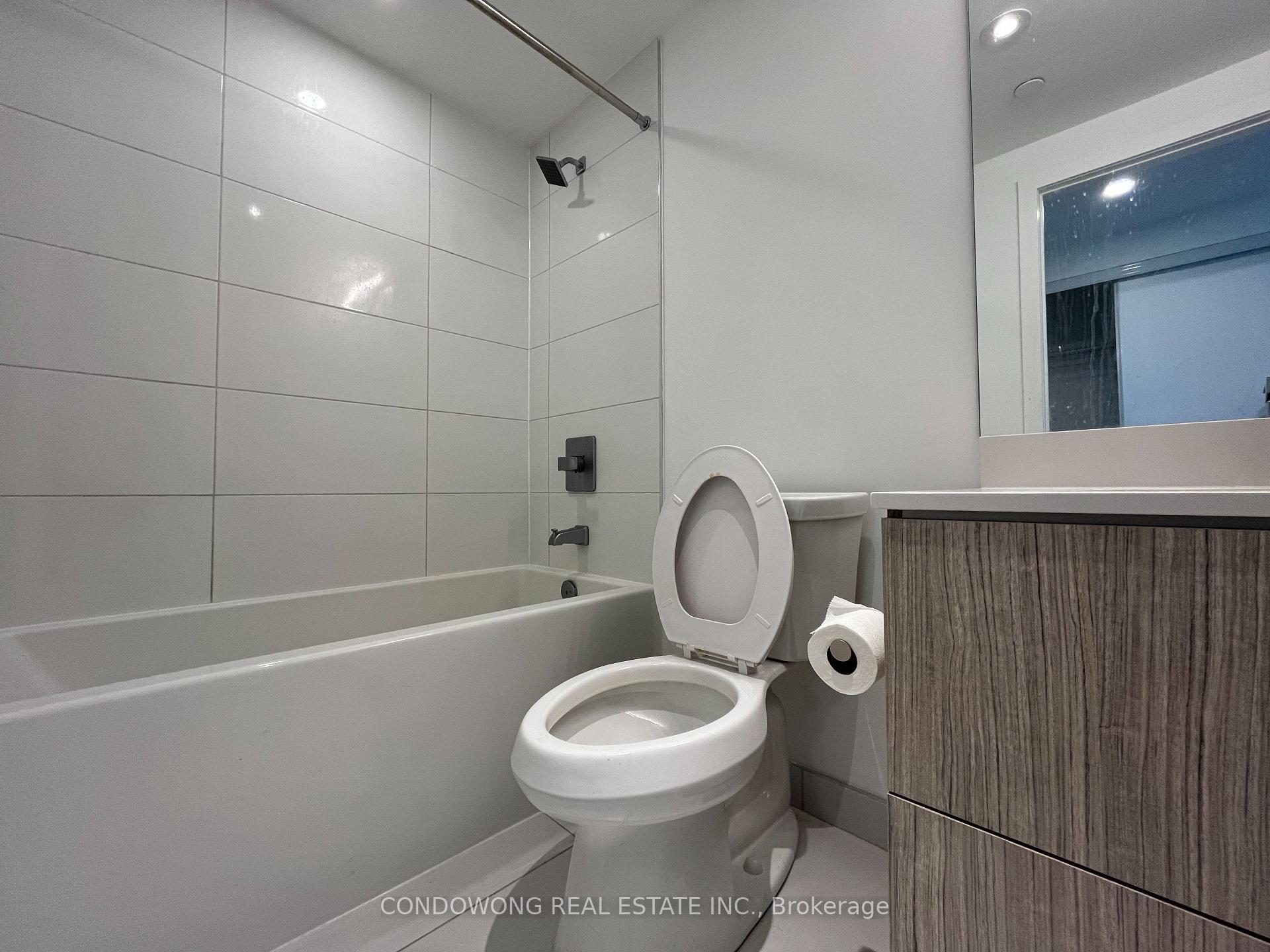 Photo 5 of Unit 2009, 395 Bloor Street E, Toronto, North St. James Town — HOMEH