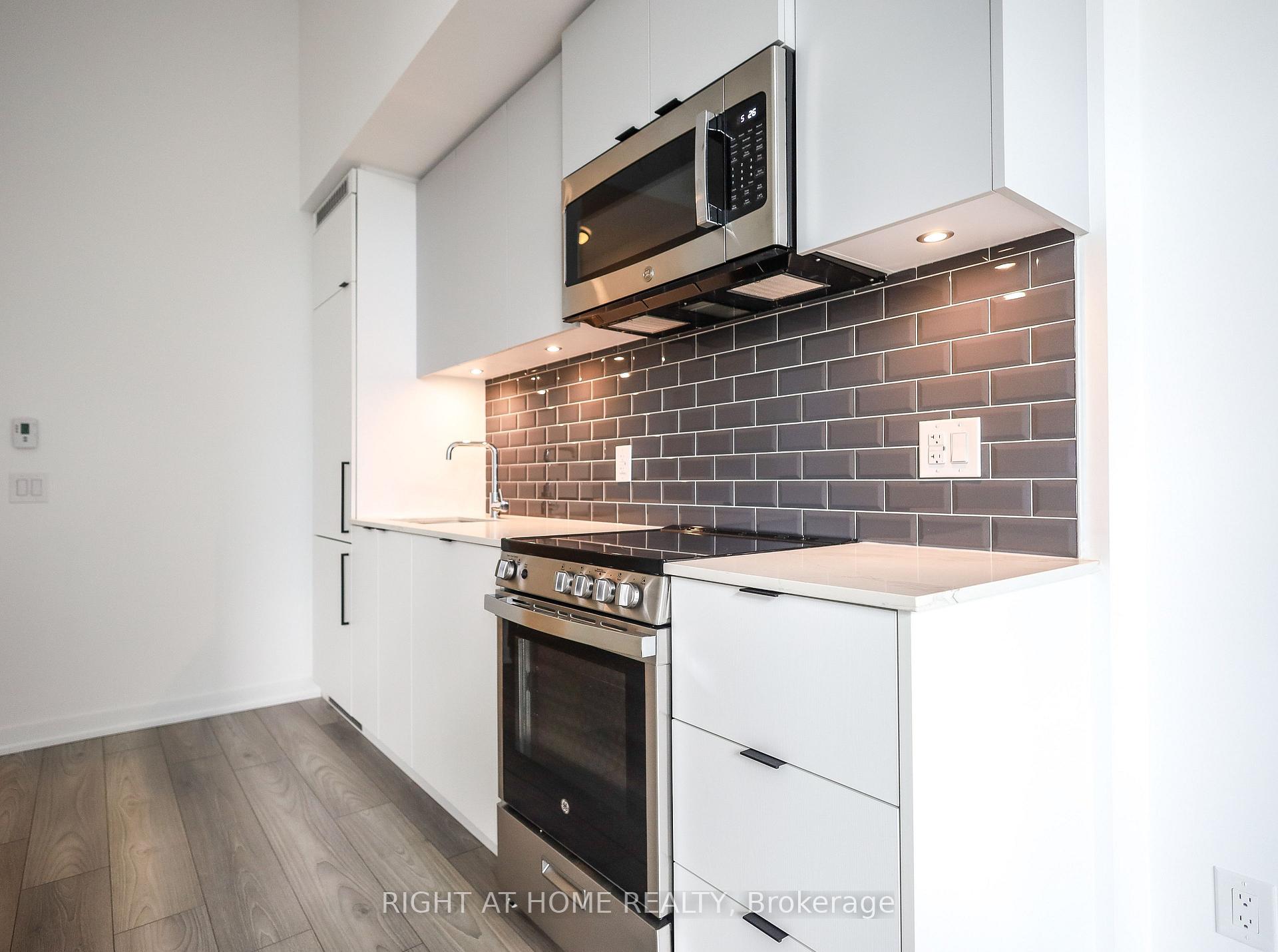 Photo 11 of Unit 704, 285 Dufferin Street, Toronto, South Parkdale — HOMEH