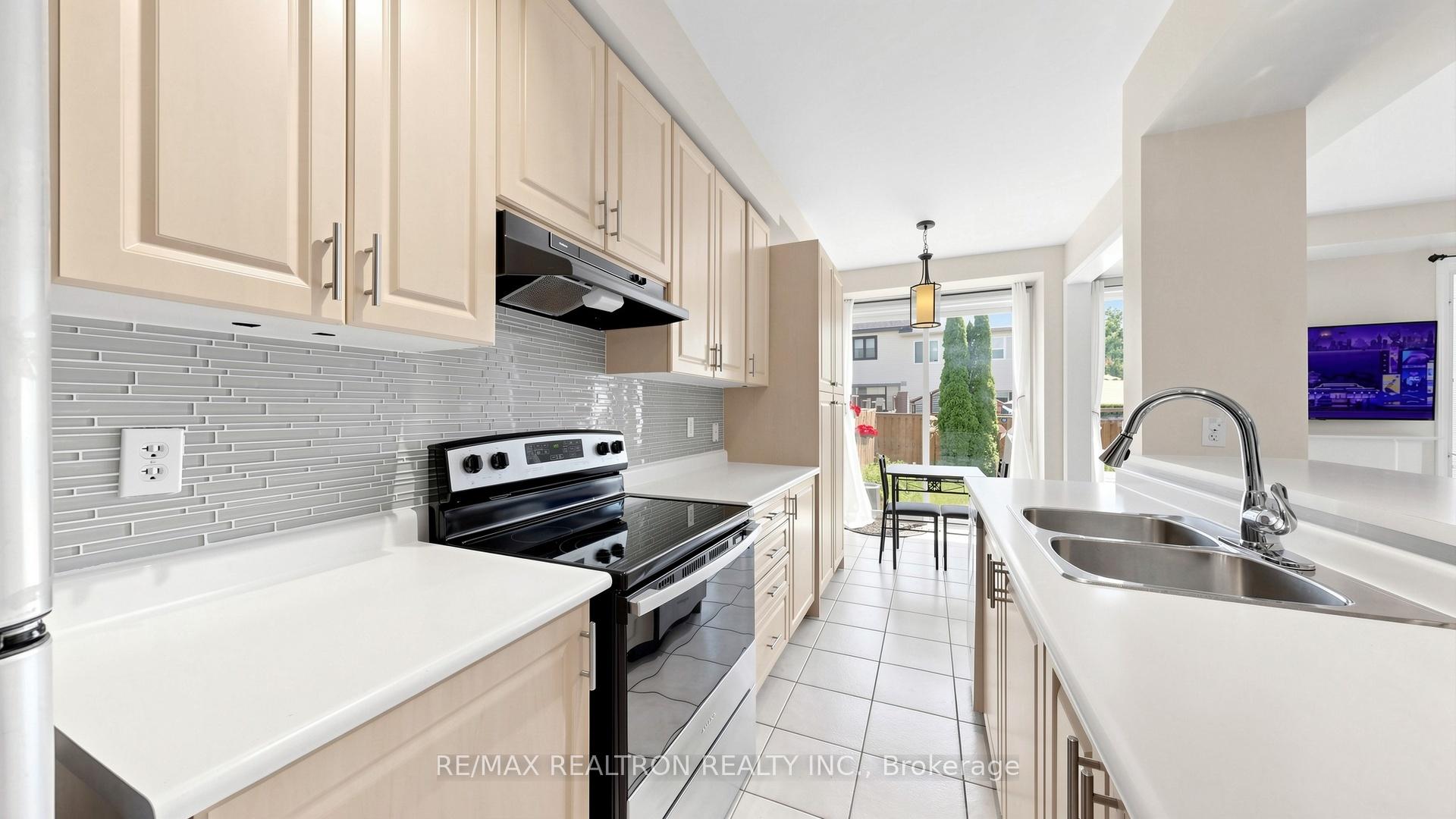 Photo 15 of 125 Silverwood Circle, Ajax, Central East — HOMEH