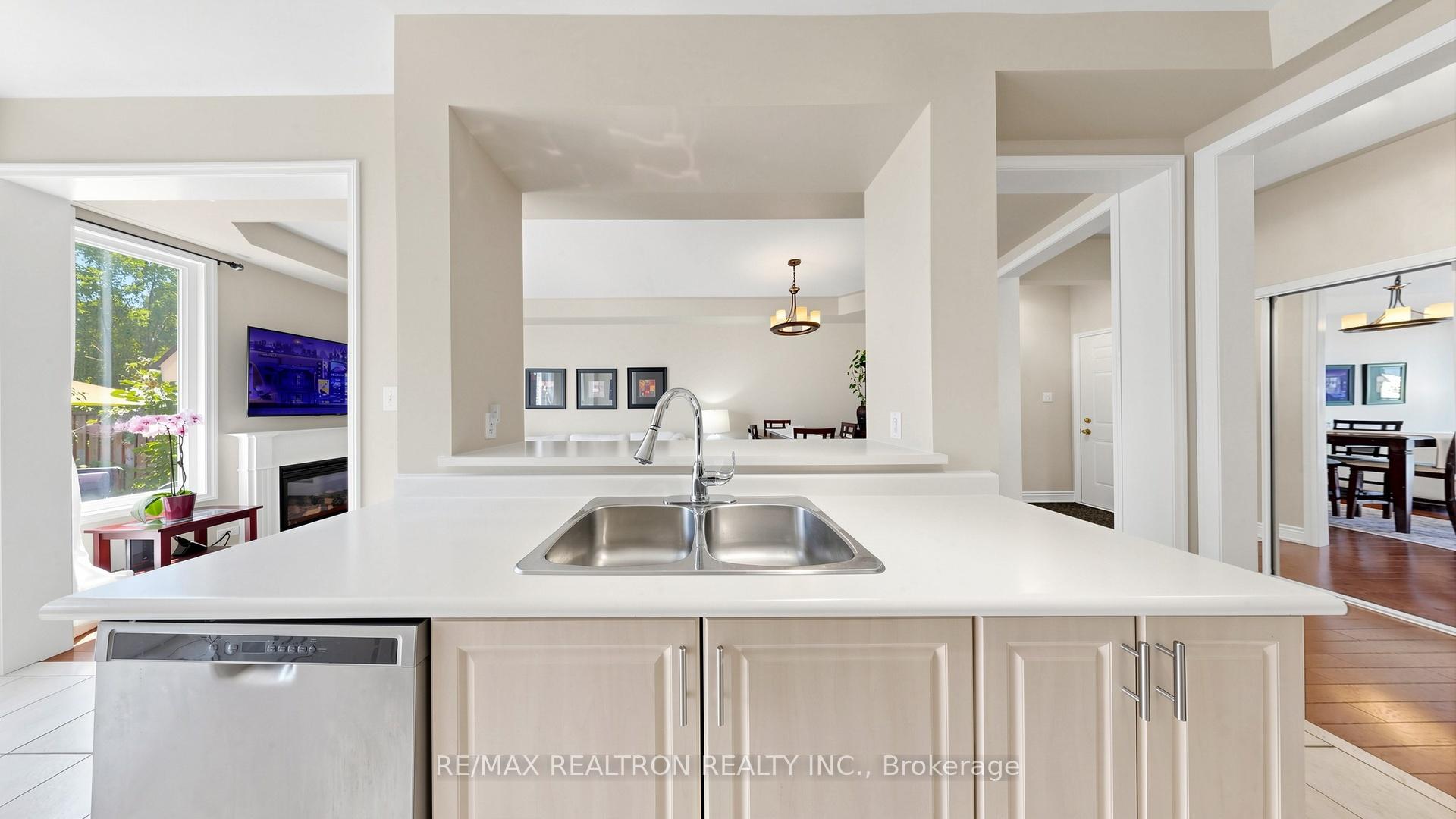 Photo 17 of 125 Silverwood Circle, Ajax, Central East — HOMEH