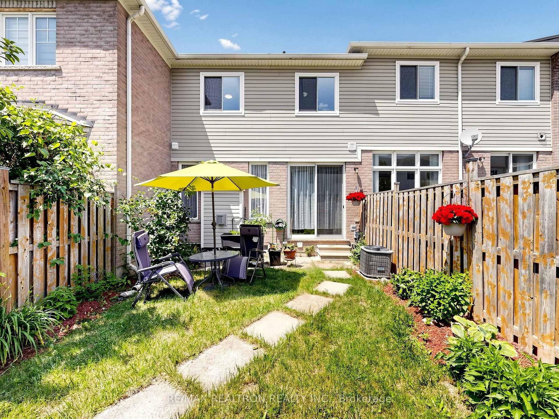 Photo 38 of 125 Silverwood Circle, Ajax, Central East — HOMEH