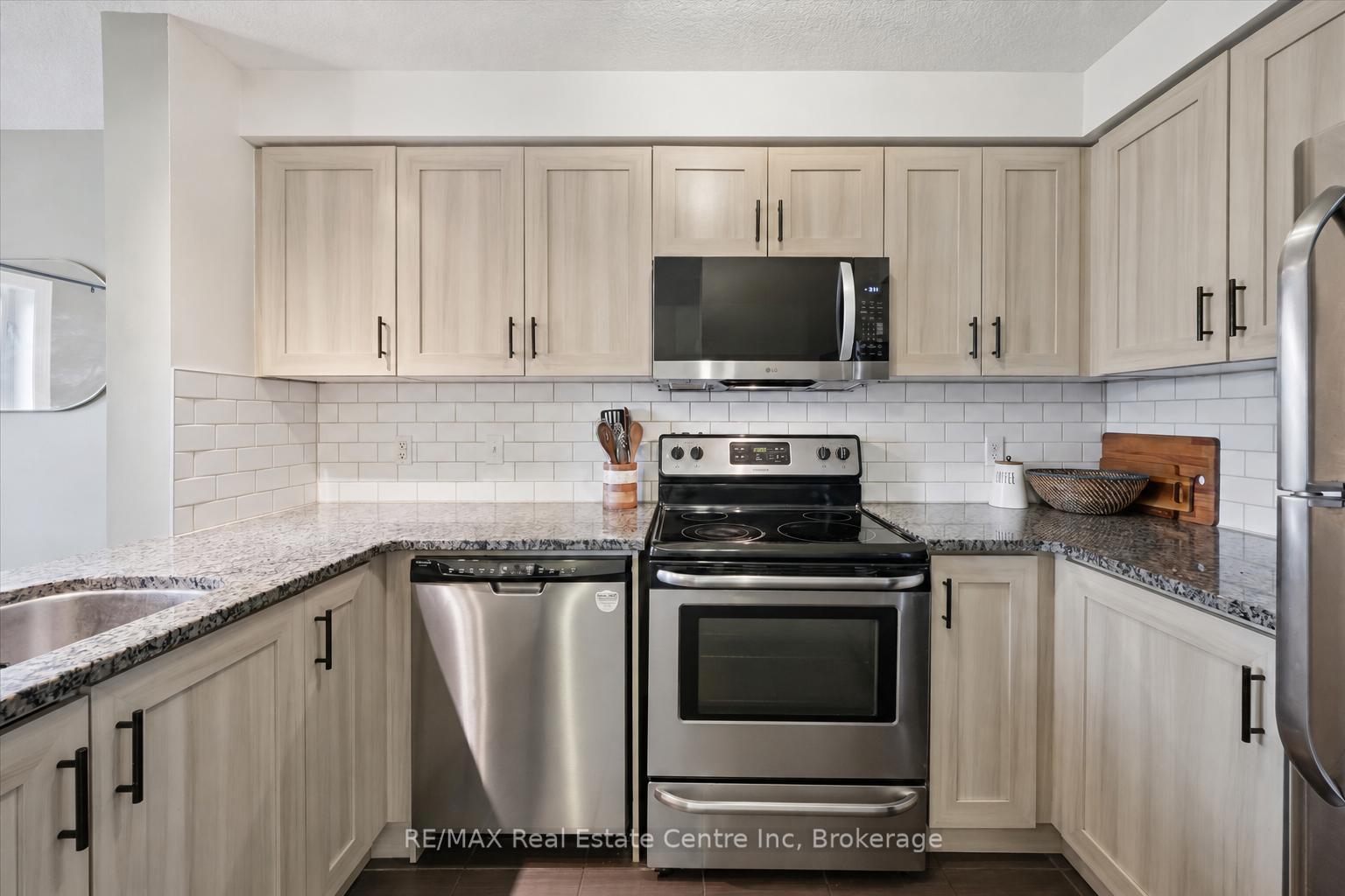 Photo 4 of Unit A, 634 Woodlawn Road, Guelph, Victoria North — HOMEH