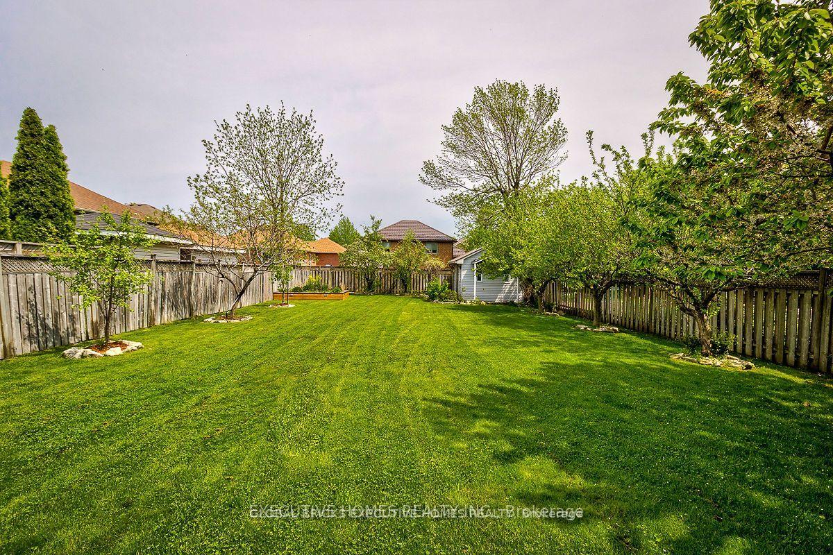 Photo 3 of 42 Richmond Crescent, Hamilton, Winona Park — HOMEH