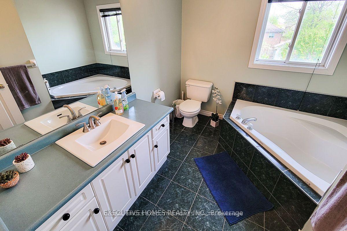 Photo 13 of 42 Richmond Crescent, Hamilton, Winona Park — HOMEH