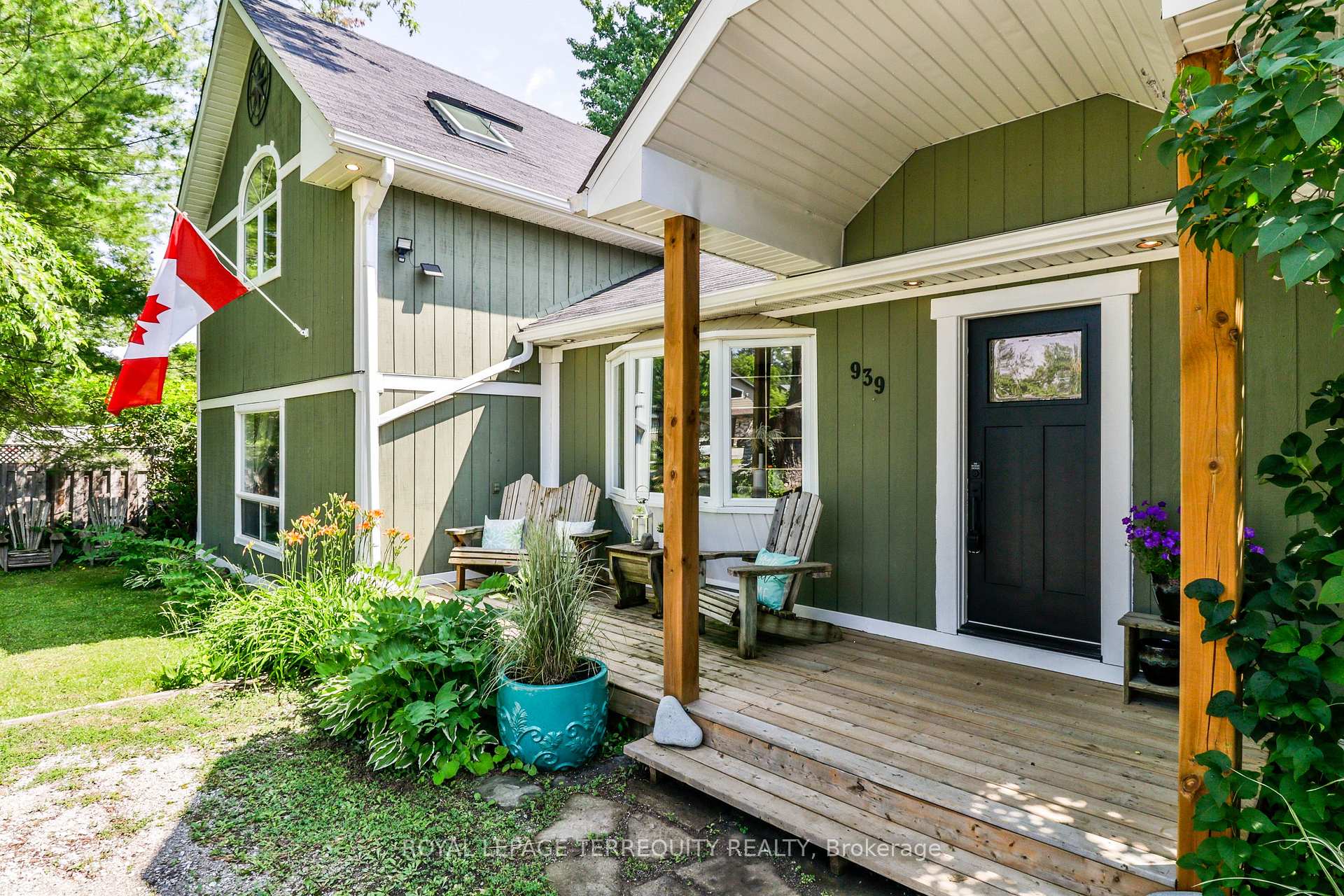 Photo 2 of 939 Corner Avenue, Innisfil, Lefroy — HOMEH