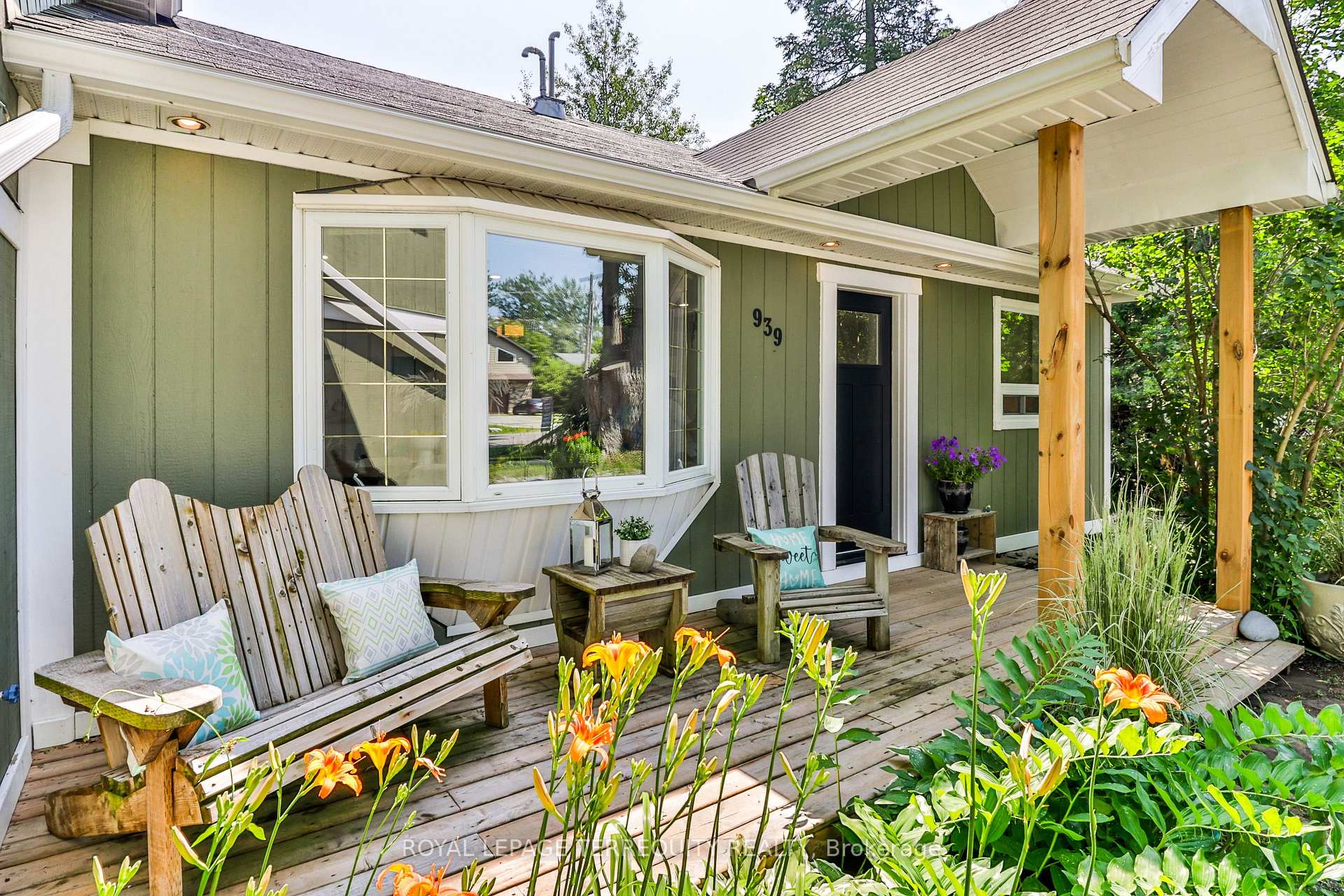 Photo 3 of 939 Corner Avenue, Innisfil, Lefroy — HOMEH