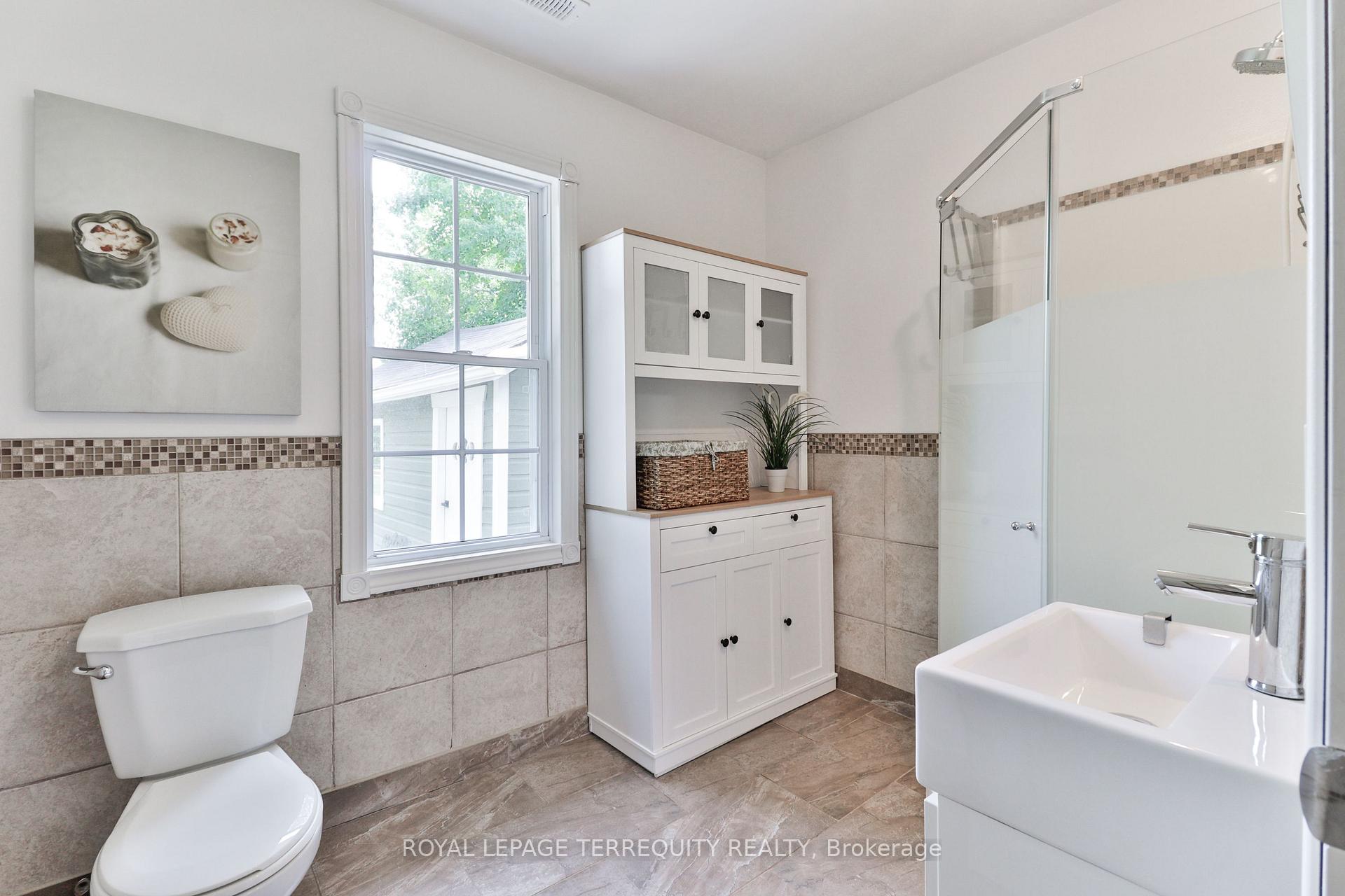 Photo 14 of 939 Corner Avenue, Innisfil, Lefroy — HOMEH