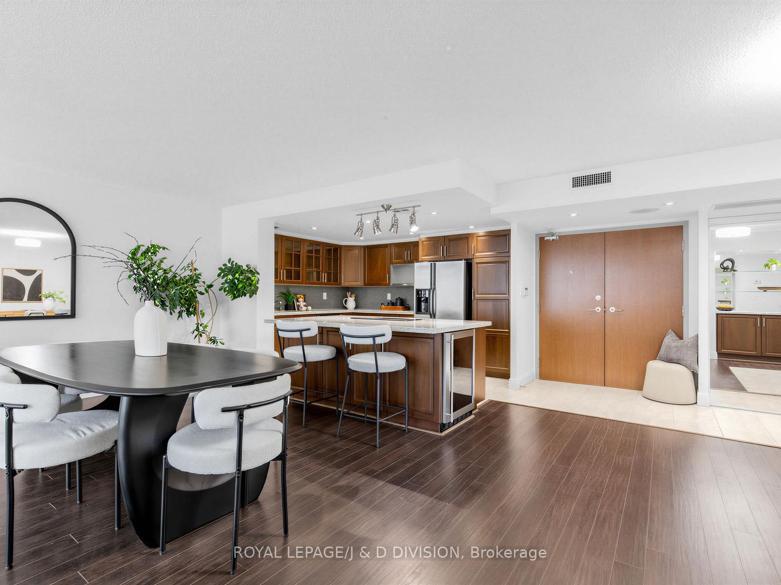 Photo 8 of Unit 304, 71 Charles Street E, Toronto, Church-Yonge Corridor — HOMEH