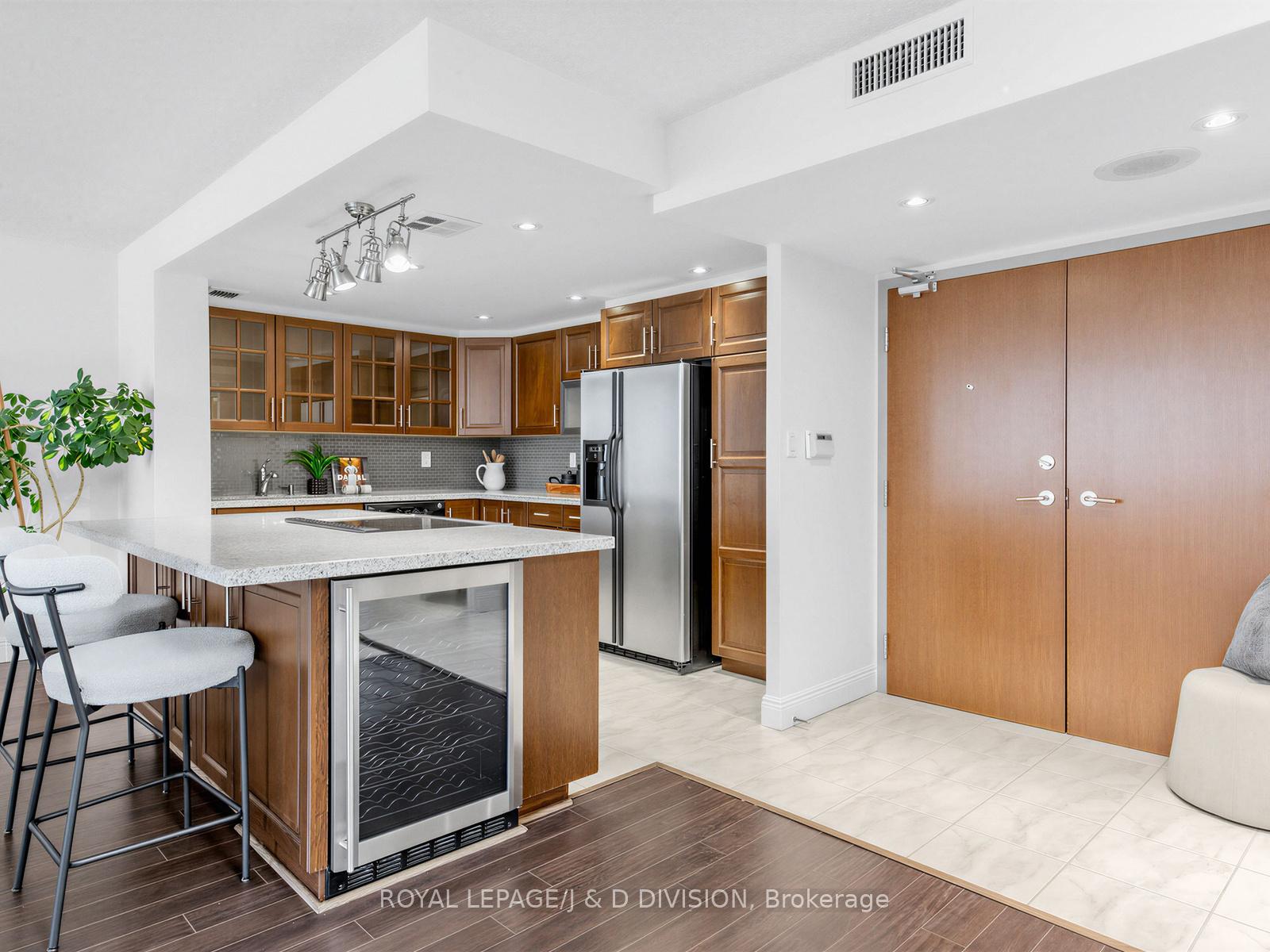 Photo 10 of Unit 304, 71 Charles Street E, Toronto, Church-Yonge Corridor — HOMEH