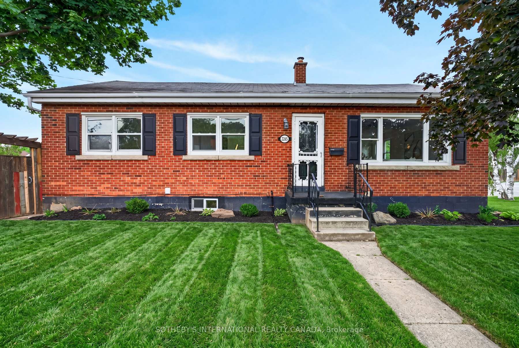 Photo 2 of 2265 Prospect Street, Burlington, Brant — HOMEH