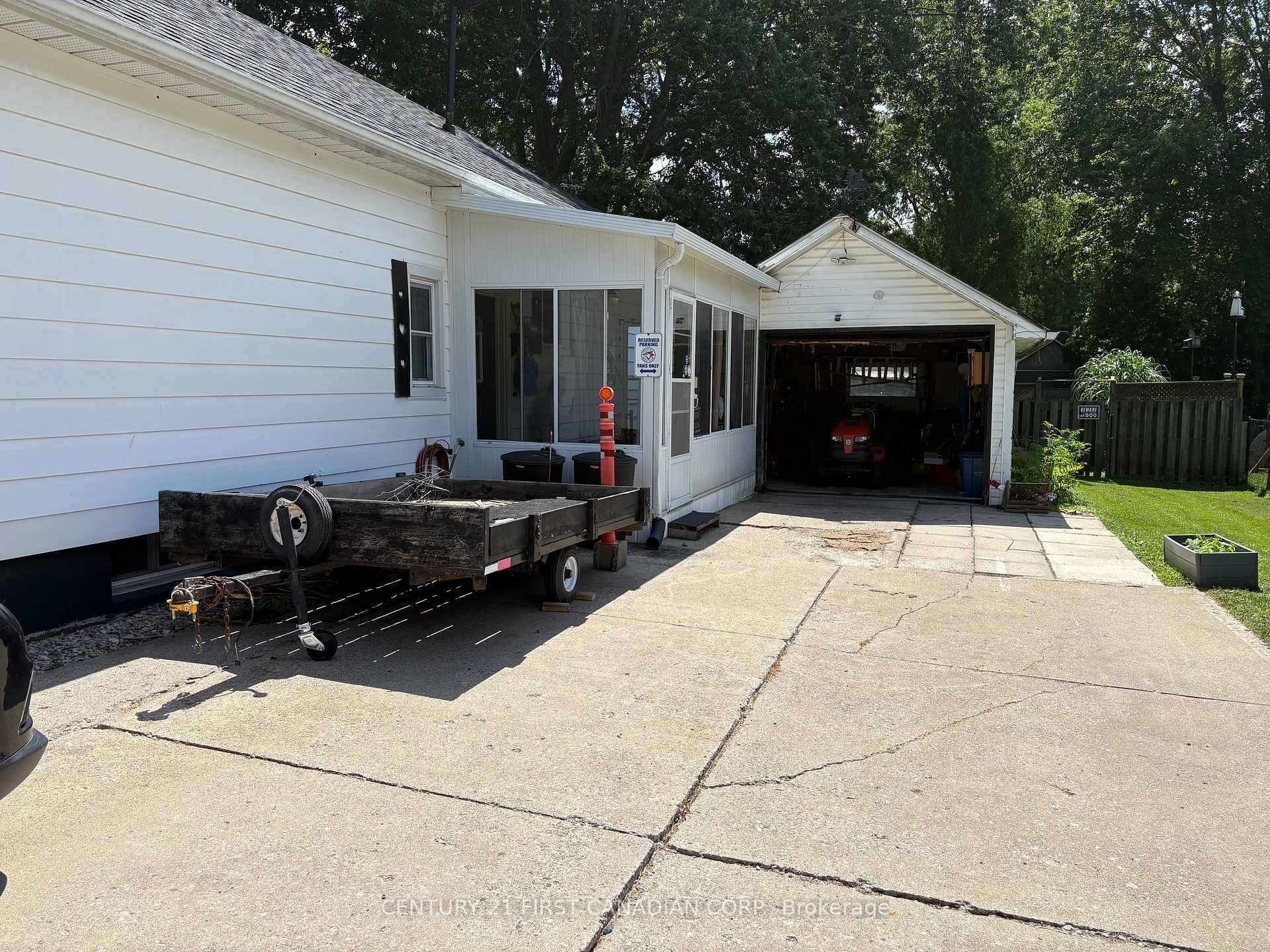 Photo 3 of 142 Frederic Street W, West Elgin, West Lorne — HOMEH