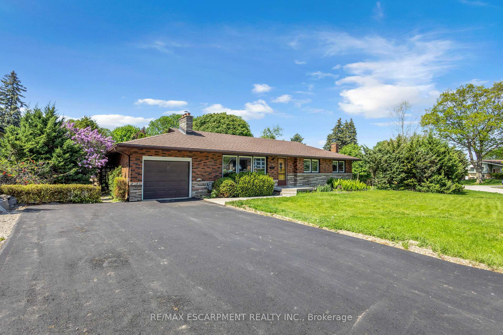 Photo 2 of 626 Iroquois Avenue, Hamilton, Ancaster — HOMEH