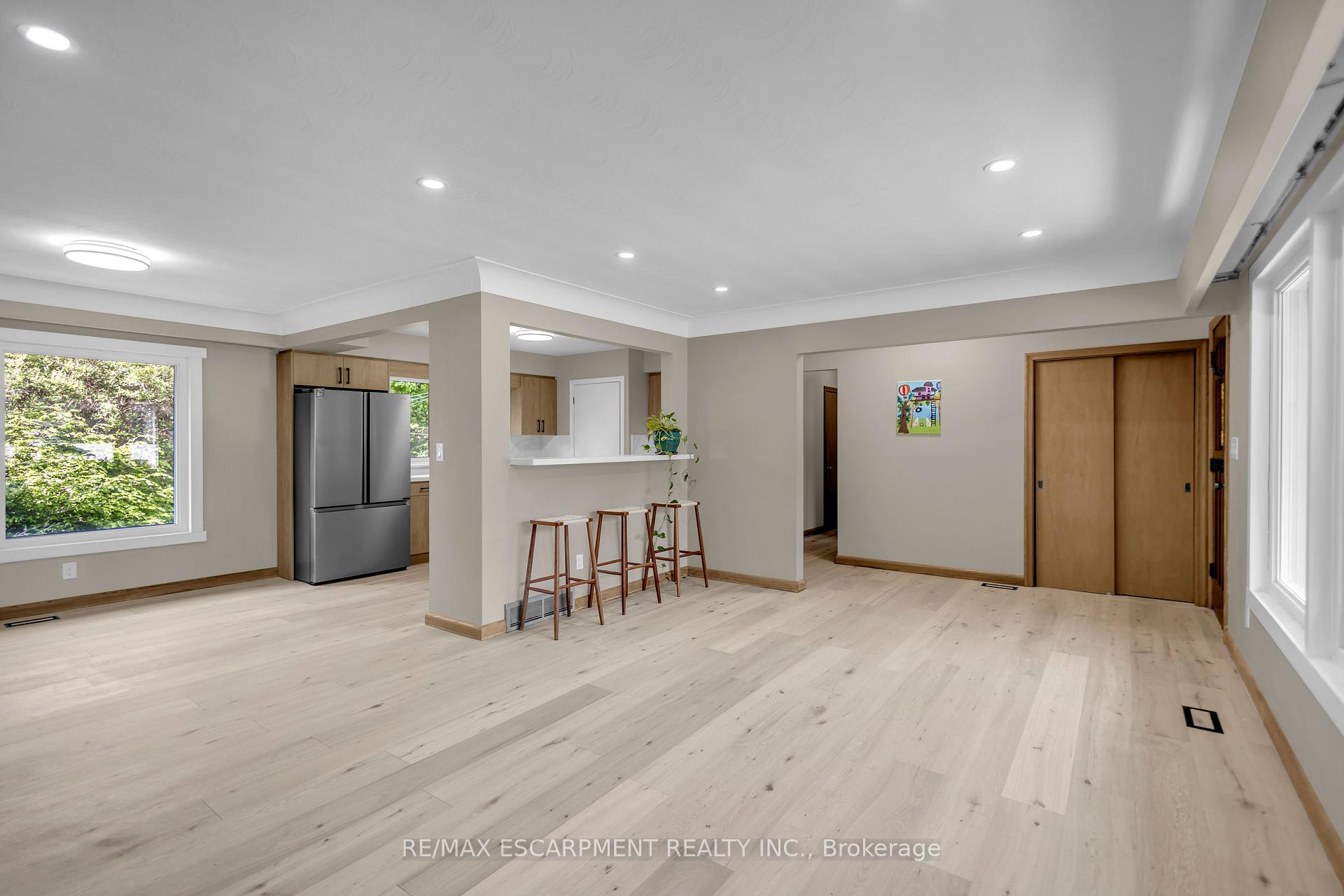 Photo 6 of 626 Iroquois Avenue, Hamilton, Ancaster — HOMEH