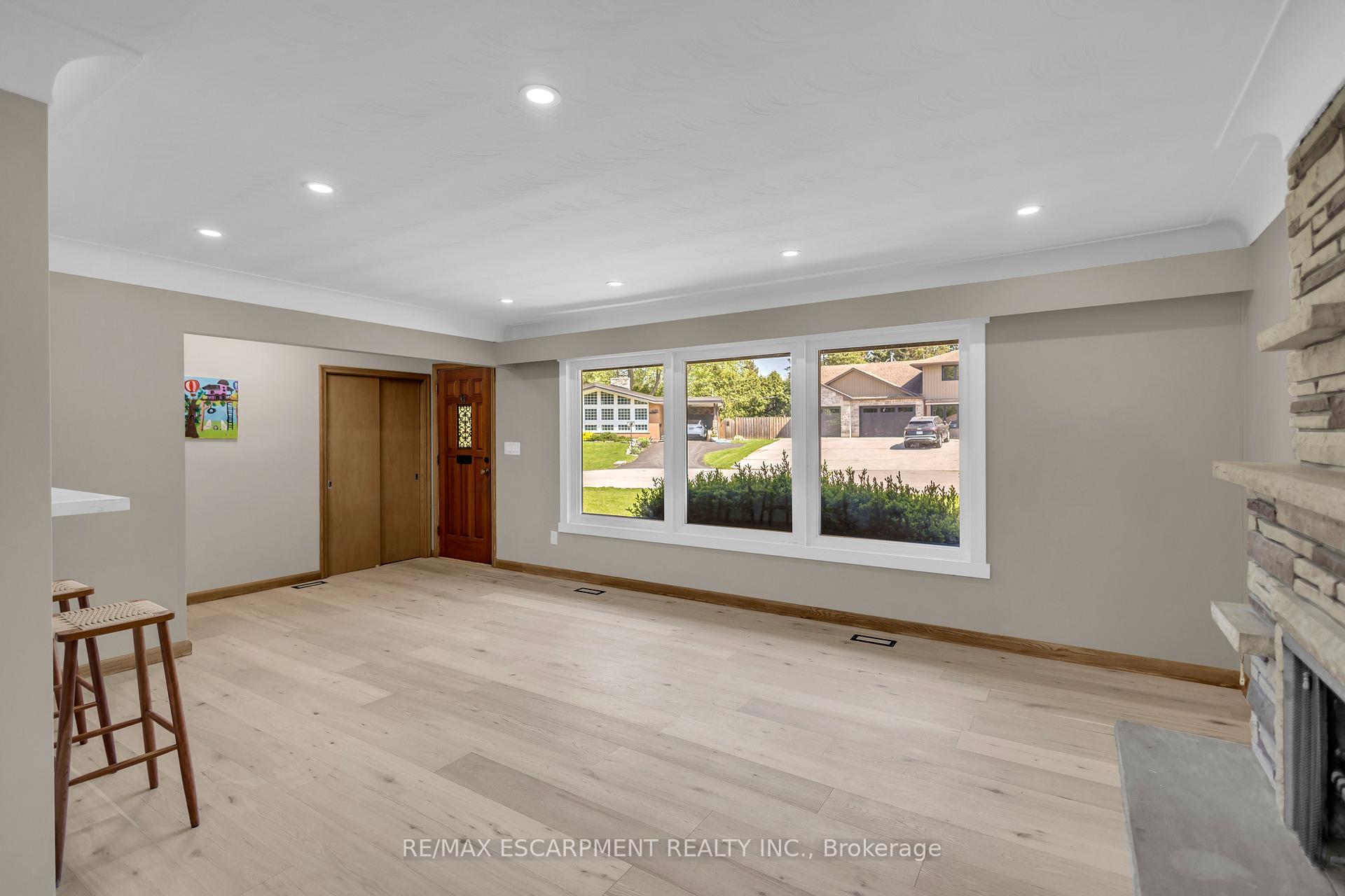 Photo 7 of 626 Iroquois Avenue, Hamilton, Ancaster — HOMEH
