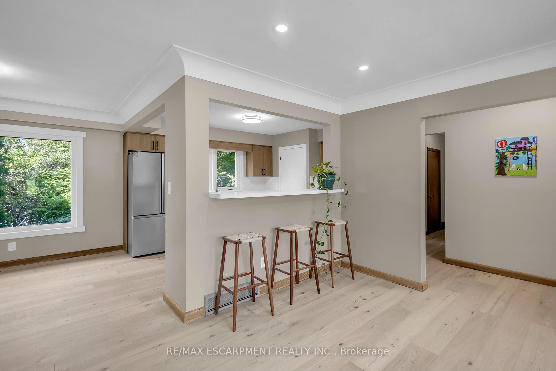Photo 9 of 626 Iroquois Avenue, Hamilton, Ancaster — HOMEH