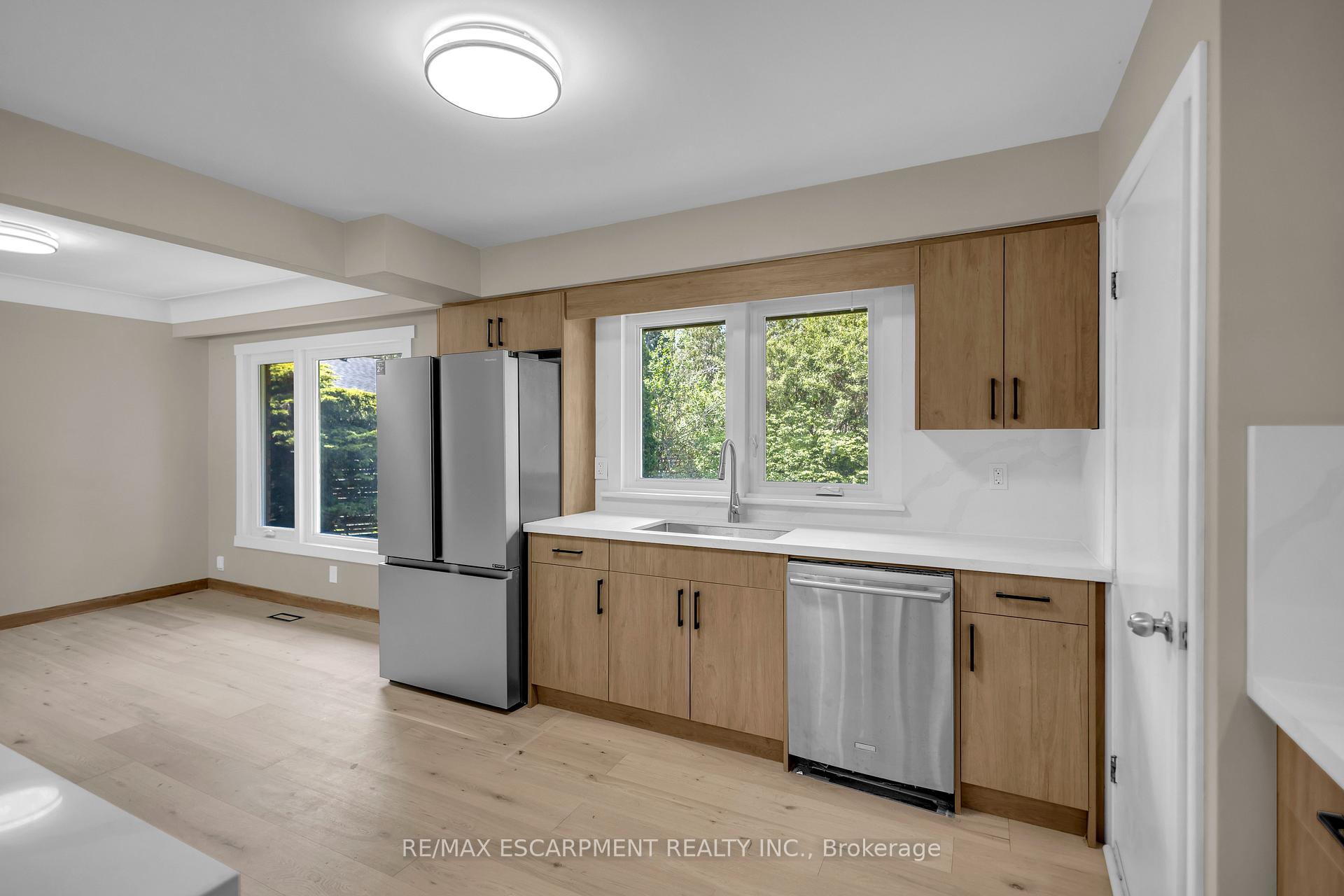Photo 11 of 626 Iroquois Avenue, Hamilton, Ancaster — HOMEH