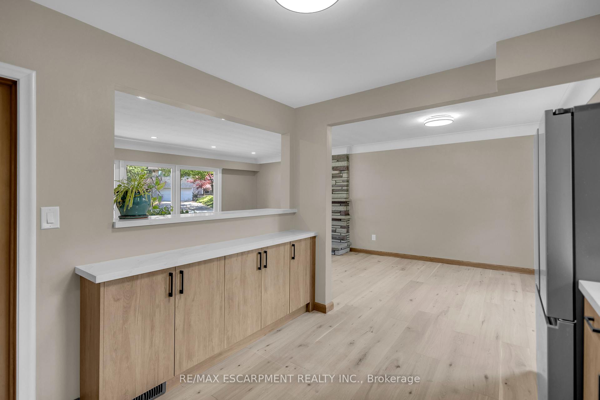Photo 12 of 626 Iroquois Avenue, Hamilton, Ancaster — HOMEH