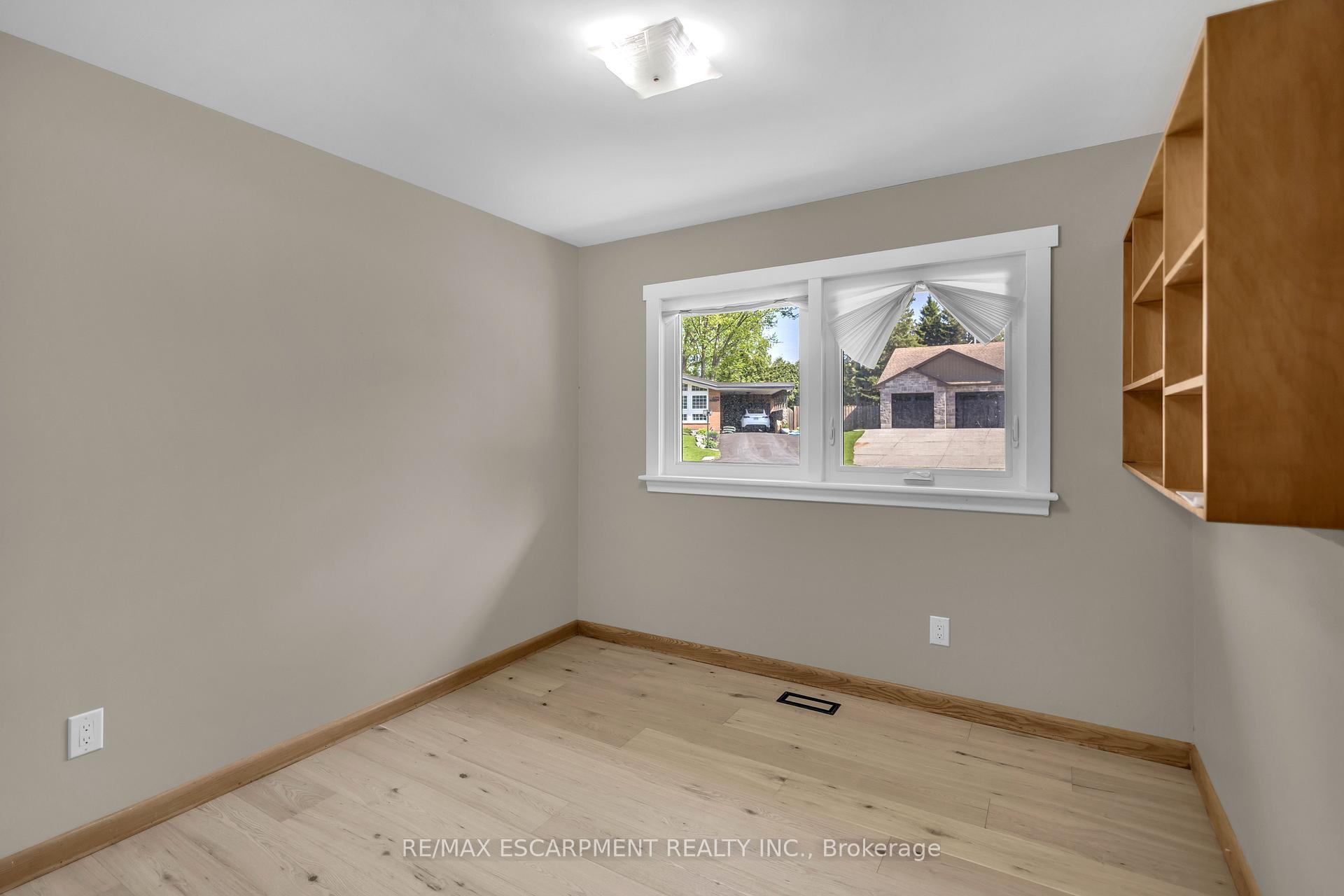 Photo 16 of 626 Iroquois Avenue, Hamilton, Ancaster — HOMEH