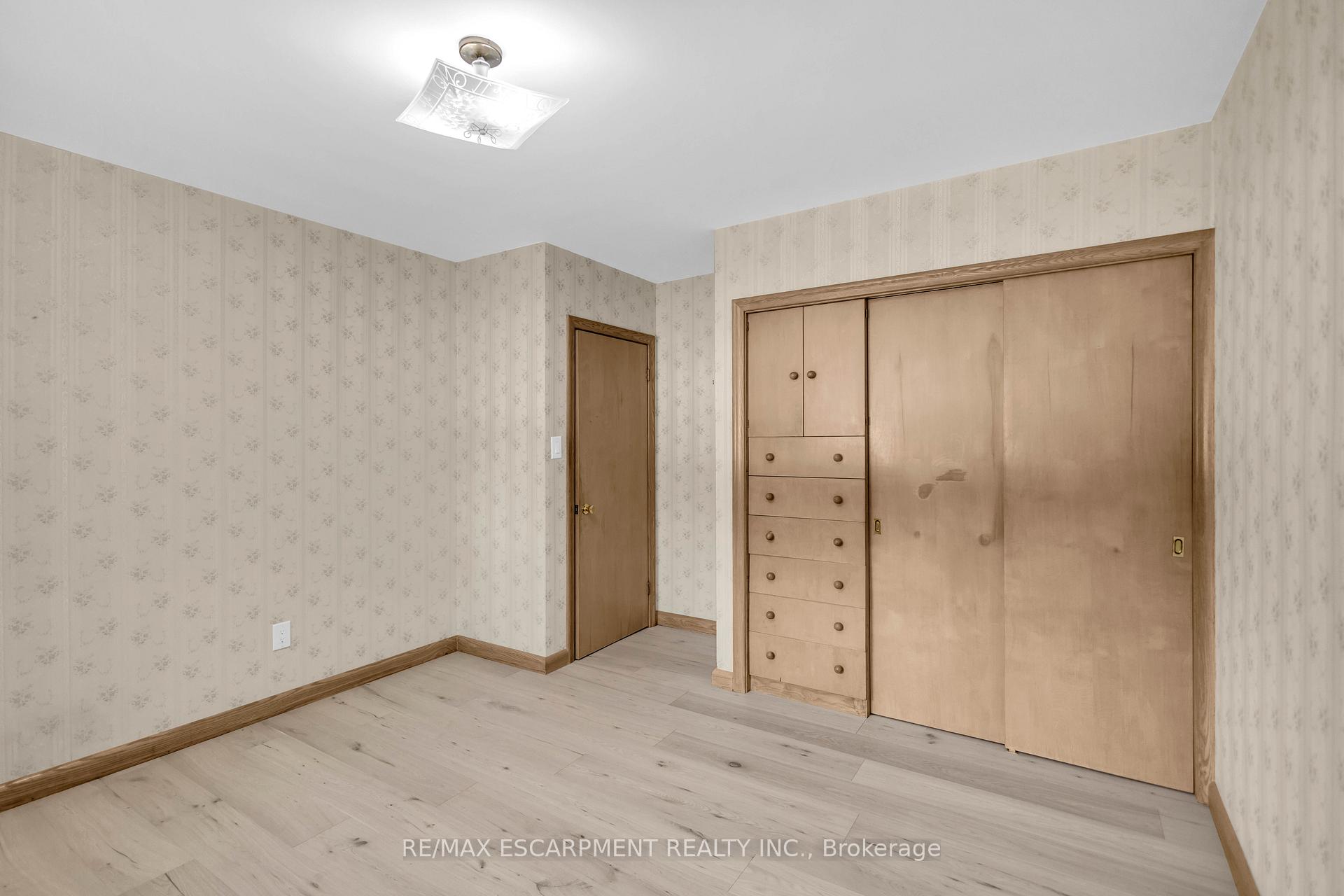 Photo 17 of 626 Iroquois Avenue, Hamilton, Ancaster — HOMEH