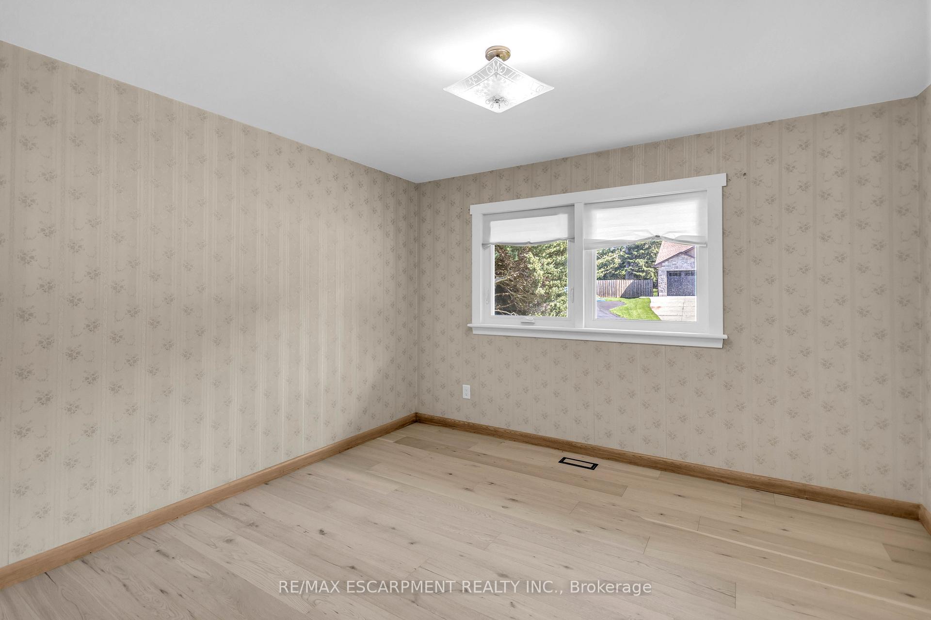 Photo 18 of 626 Iroquois Avenue, Hamilton, Ancaster — HOMEH