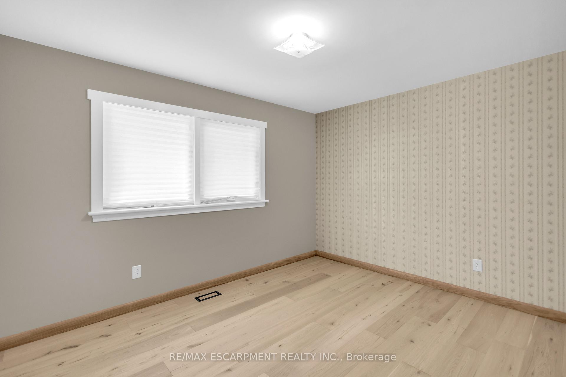 Photo 20 of 626 Iroquois Avenue, Hamilton, Ancaster — HOMEH
