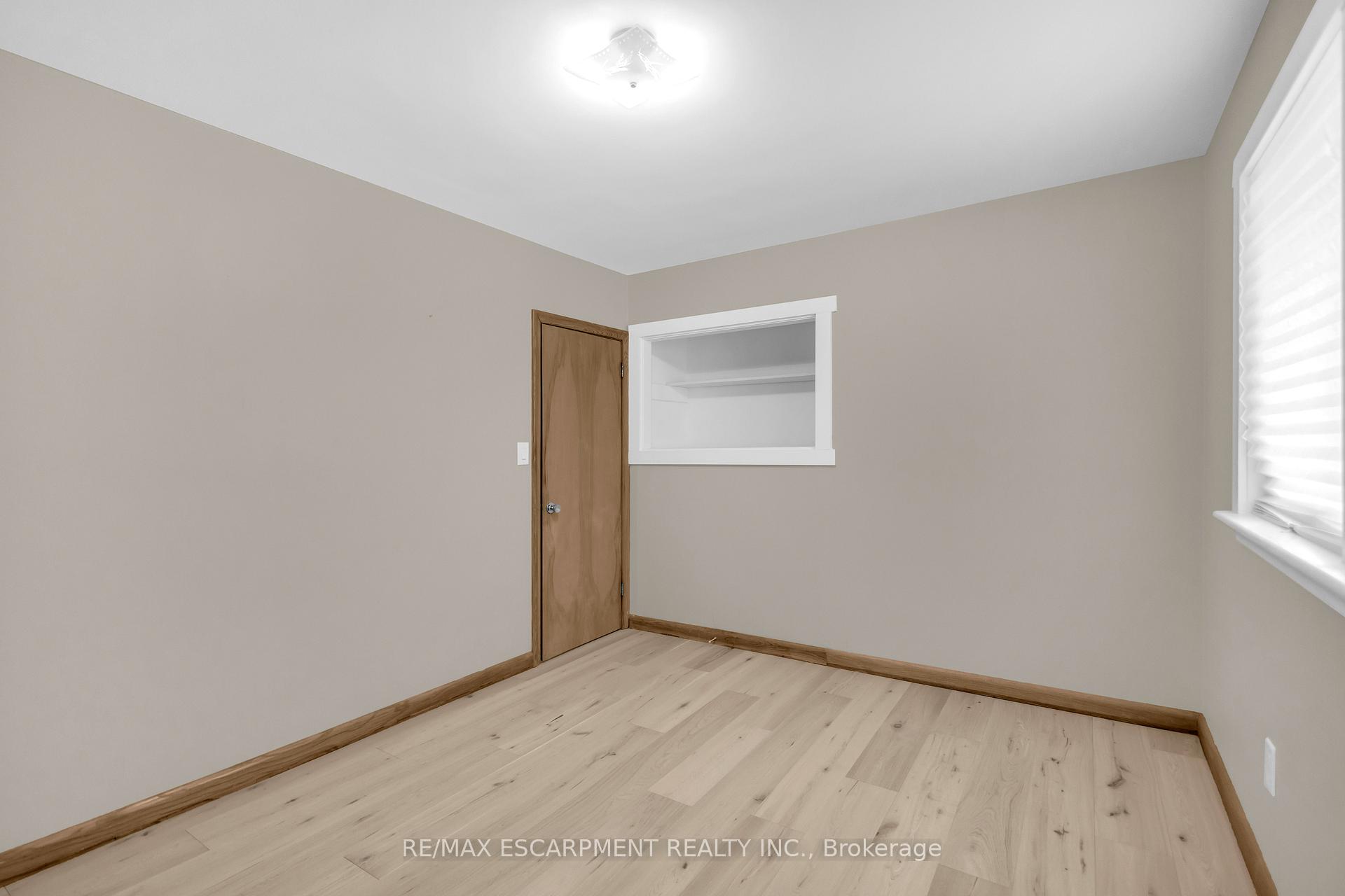 Photo 21 of 626 Iroquois Avenue, Hamilton, Ancaster — HOMEH