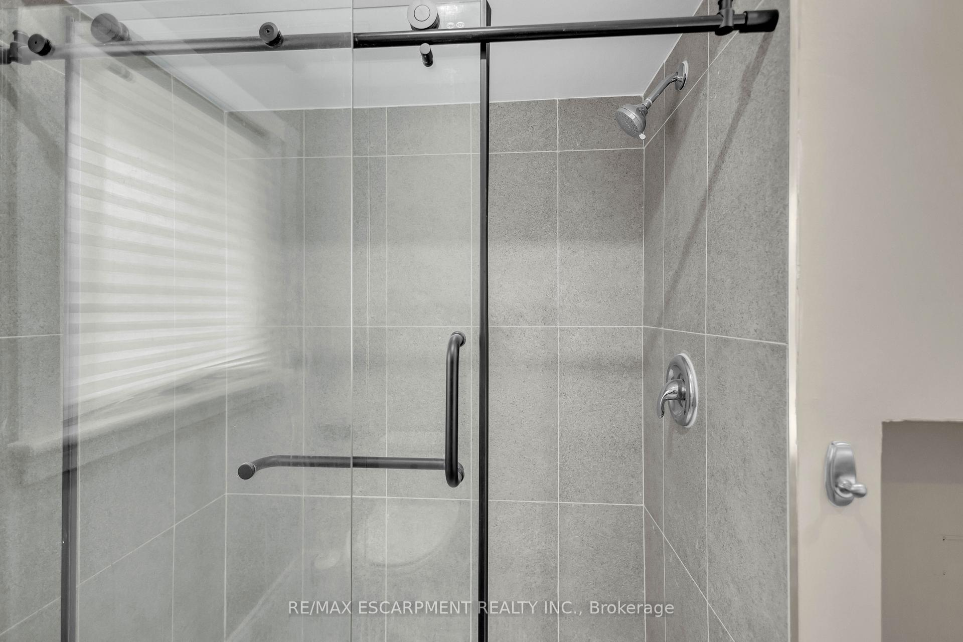 Photo 23 of 626 Iroquois Avenue, Hamilton, Ancaster — HOMEH