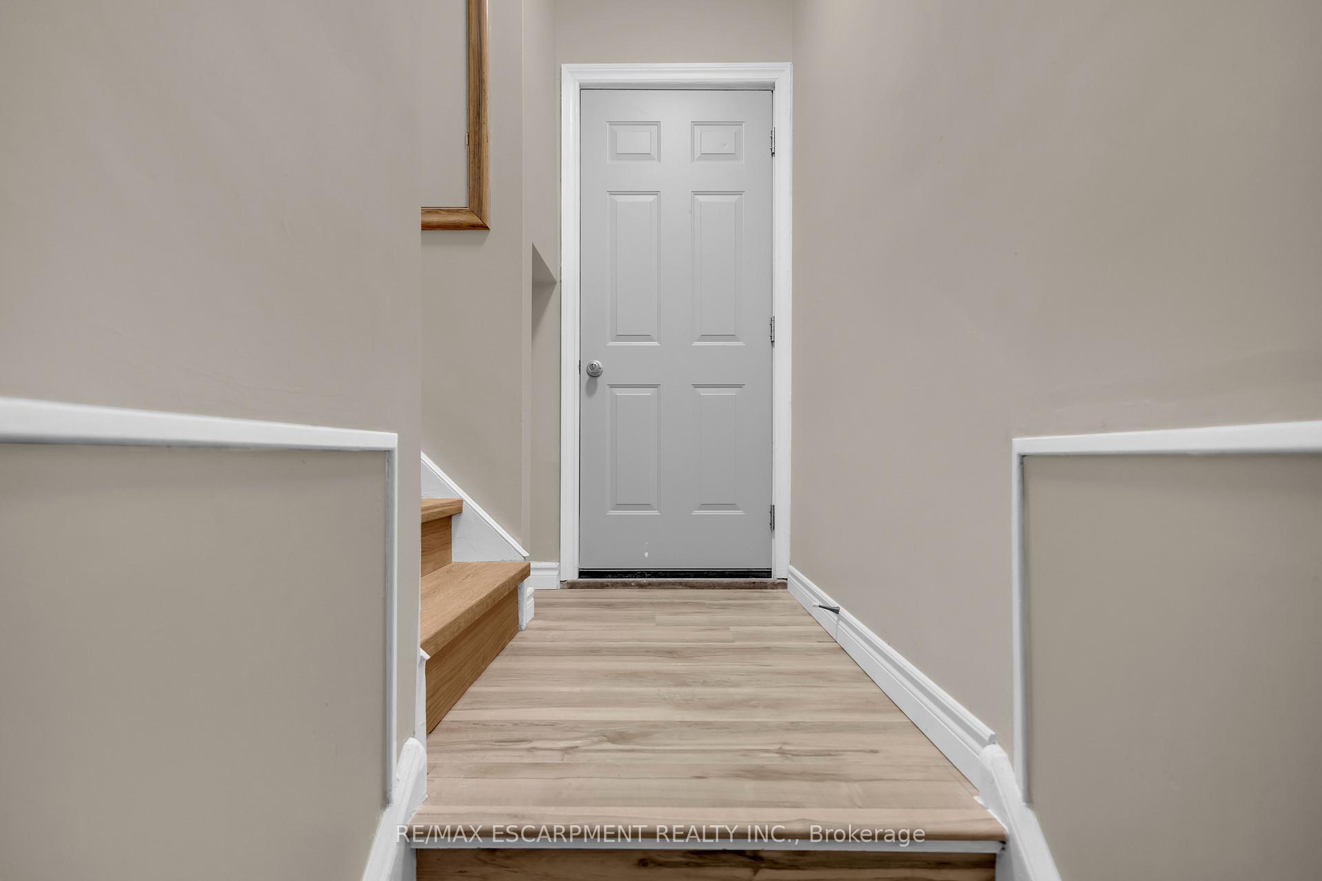 Photo 24 of 626 Iroquois Avenue, Hamilton, Ancaster — HOMEH
