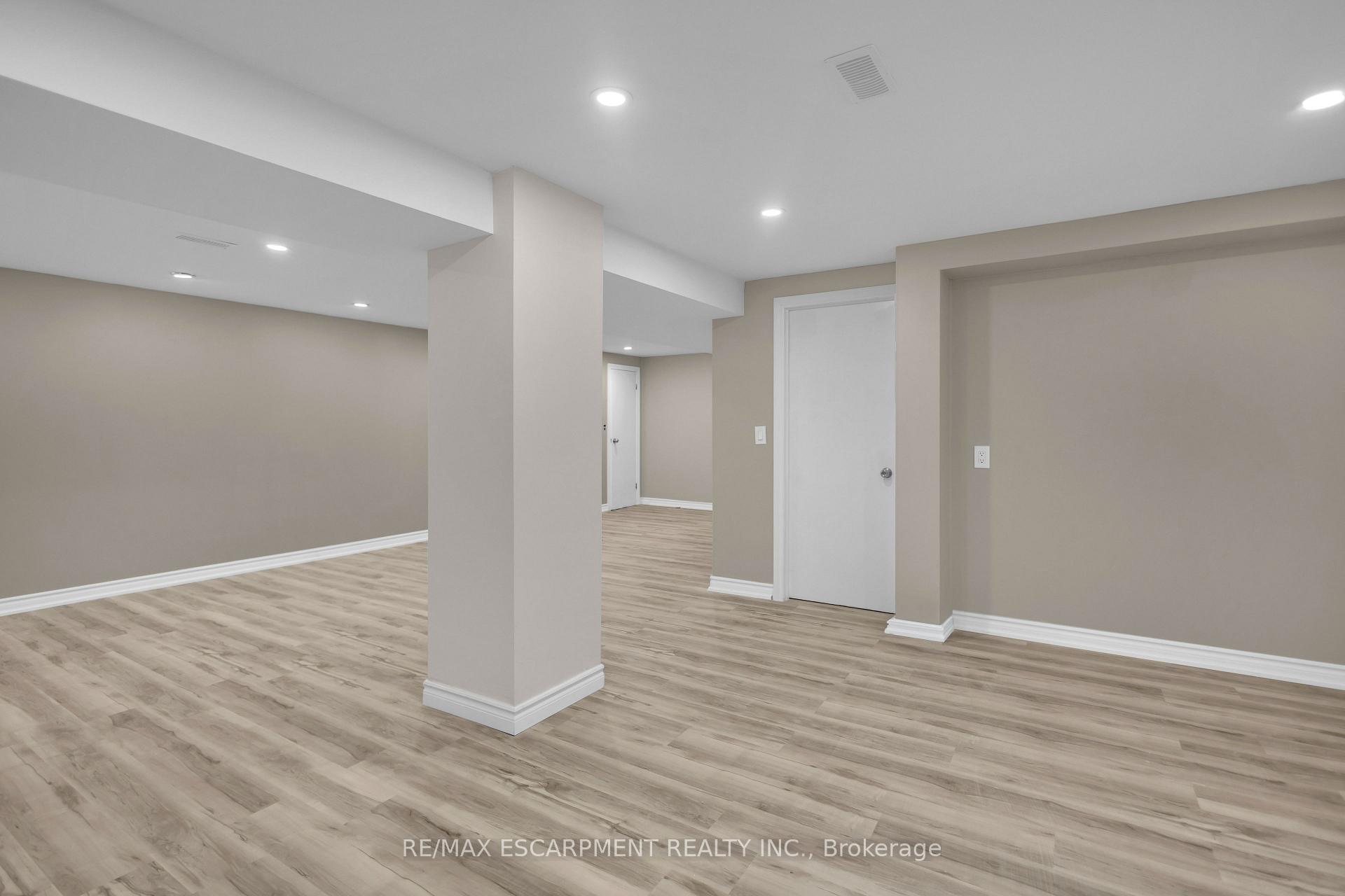 Photo 30 of 626 Iroquois Avenue, Hamilton, Ancaster — HOMEH