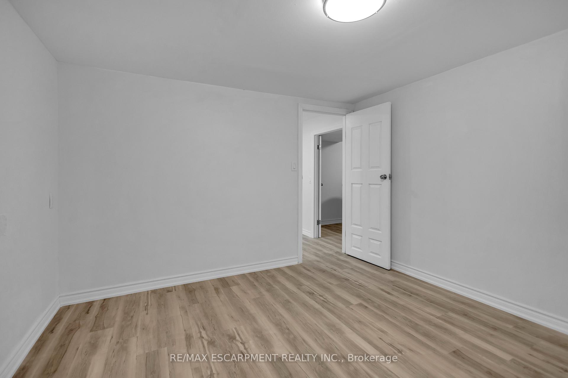 Photo 32 of 626 Iroquois Avenue, Hamilton, Ancaster — HOMEH