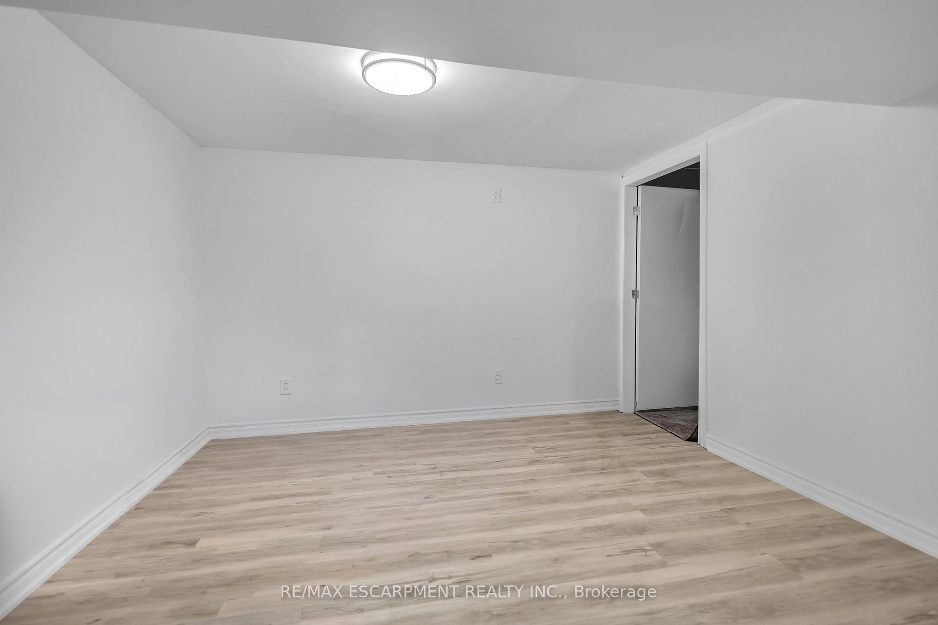 Photo 33 of 626 Iroquois Avenue, Hamilton, Ancaster — HOMEH