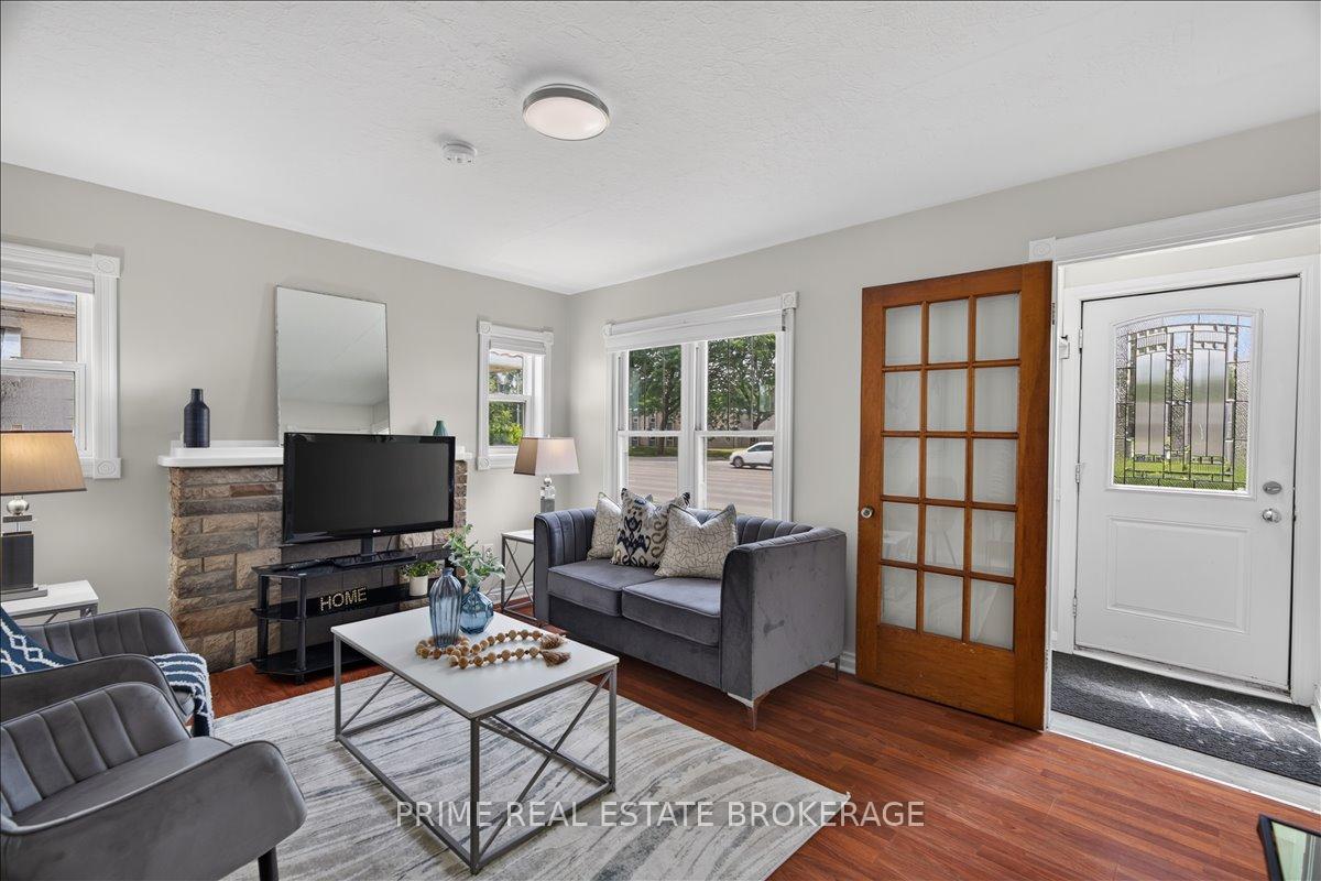 Photo 10 of 63 Riverside Drive, London, North N — HOMEH