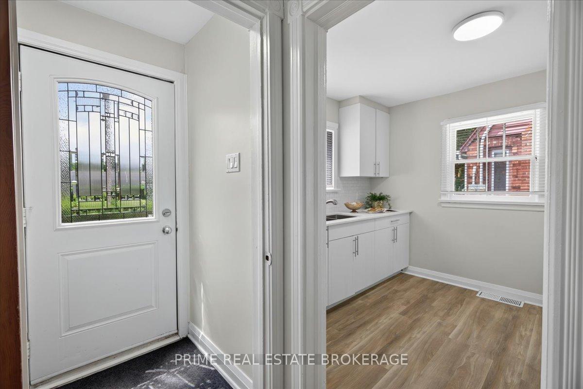 Photo 14 of 63 Riverside Drive, London, North N — HOMEH